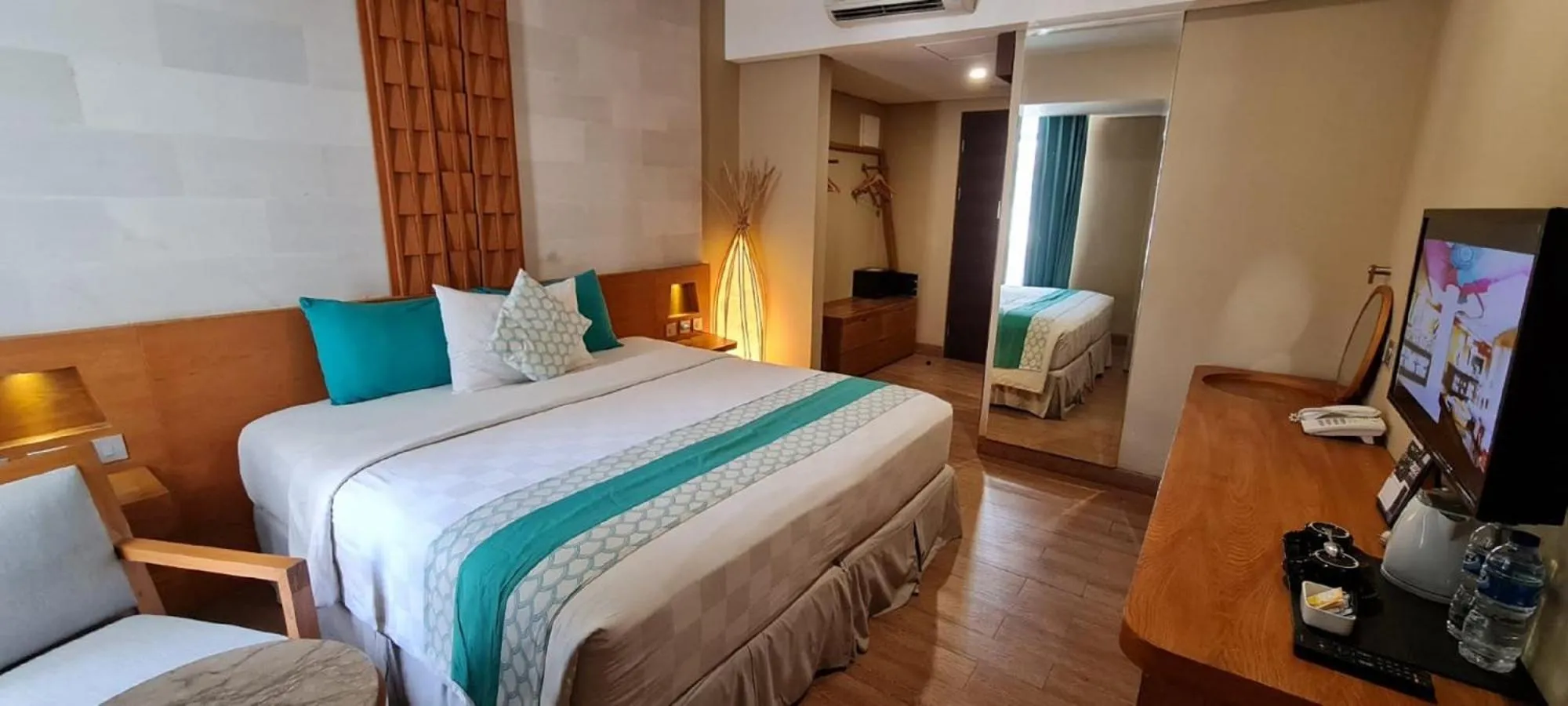 Photo of the whole room, Bed in Bedrock Hotel Kuta