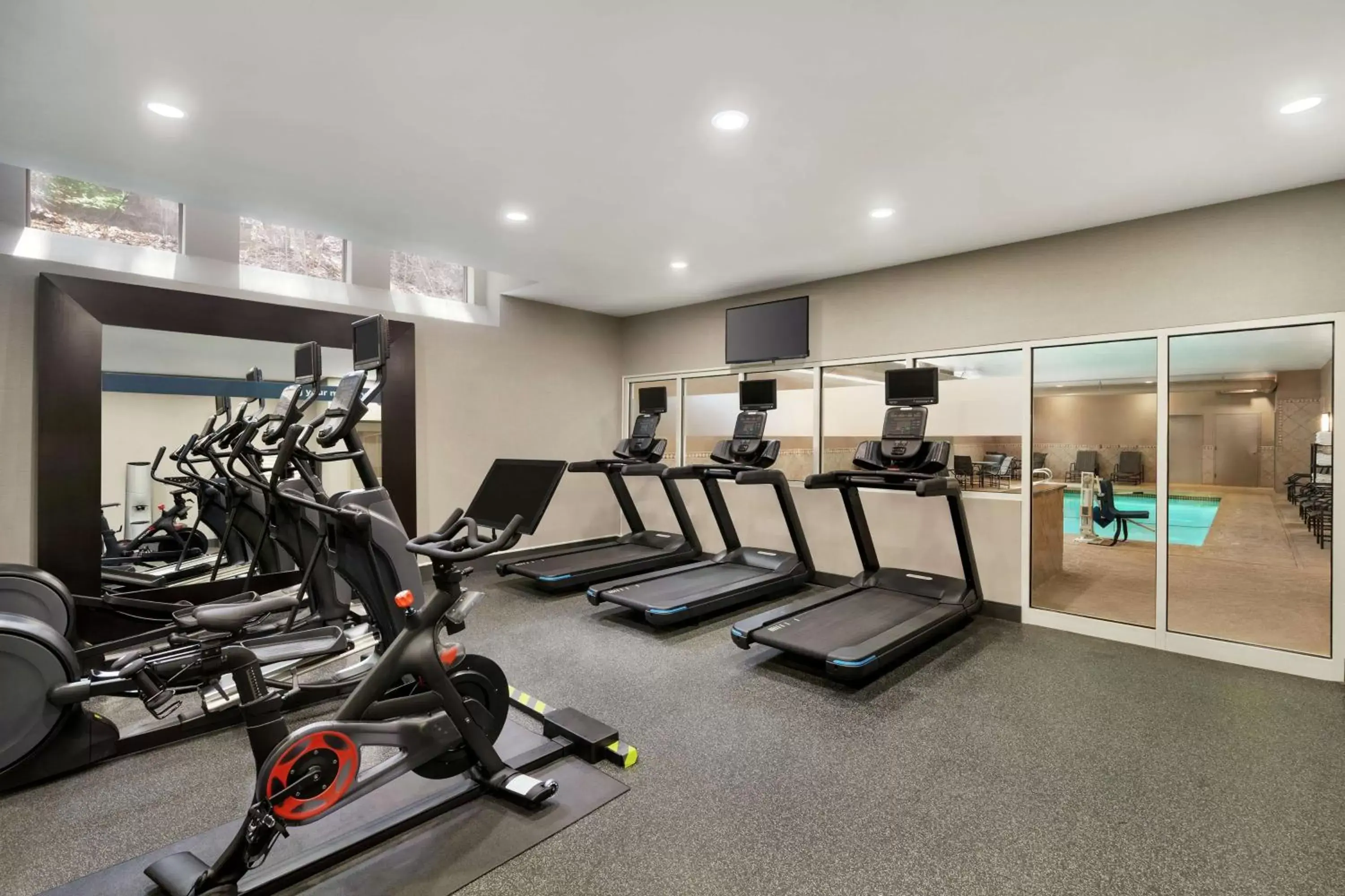 Fitness centre/facilities in Hampton Inn & Suites Exeter Fitness centre/facilities in Hampton Inn & Suites Exeter