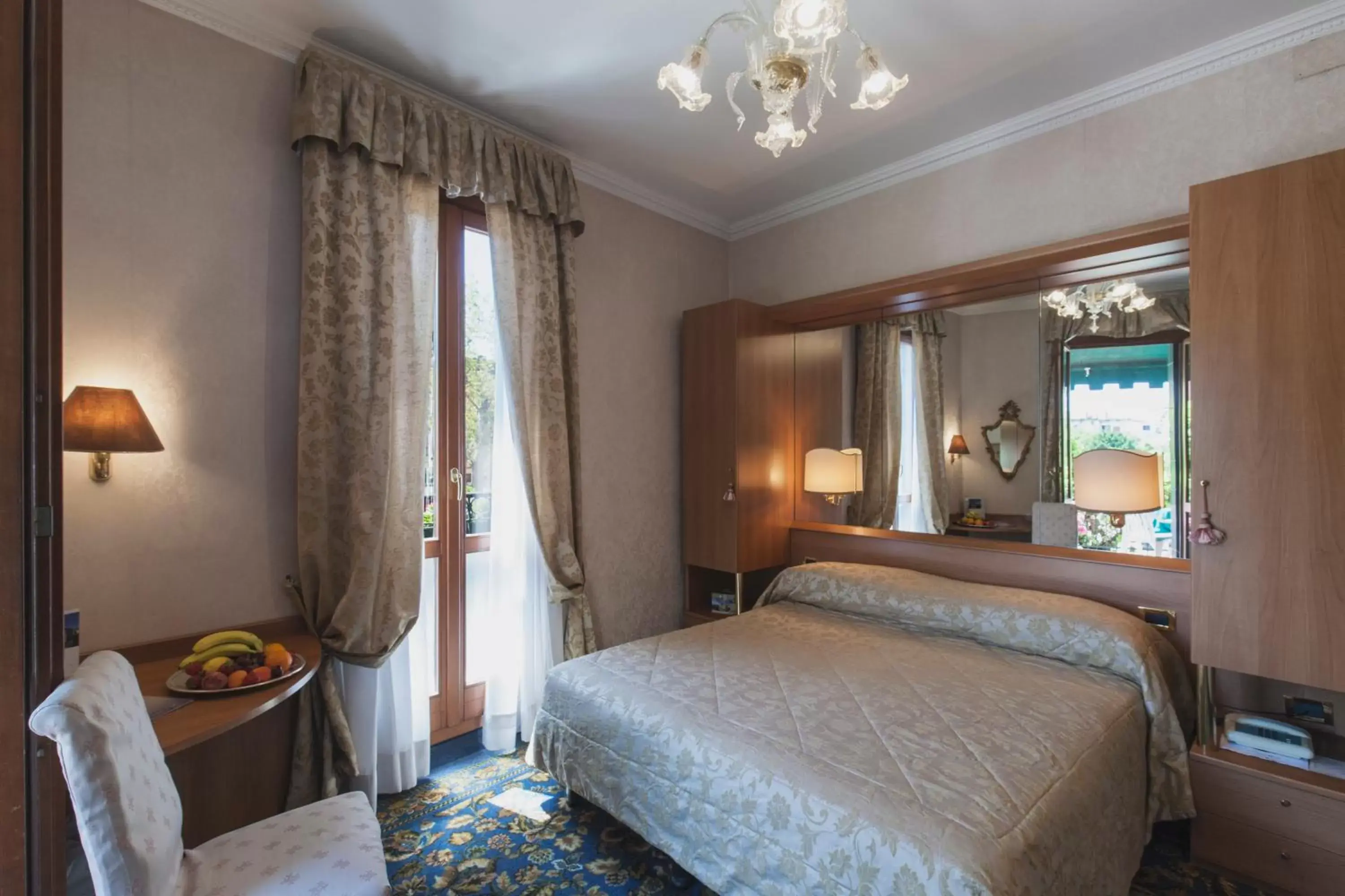 Photo of the whole room, Bed in Hotel Riviera Venezia Lido
