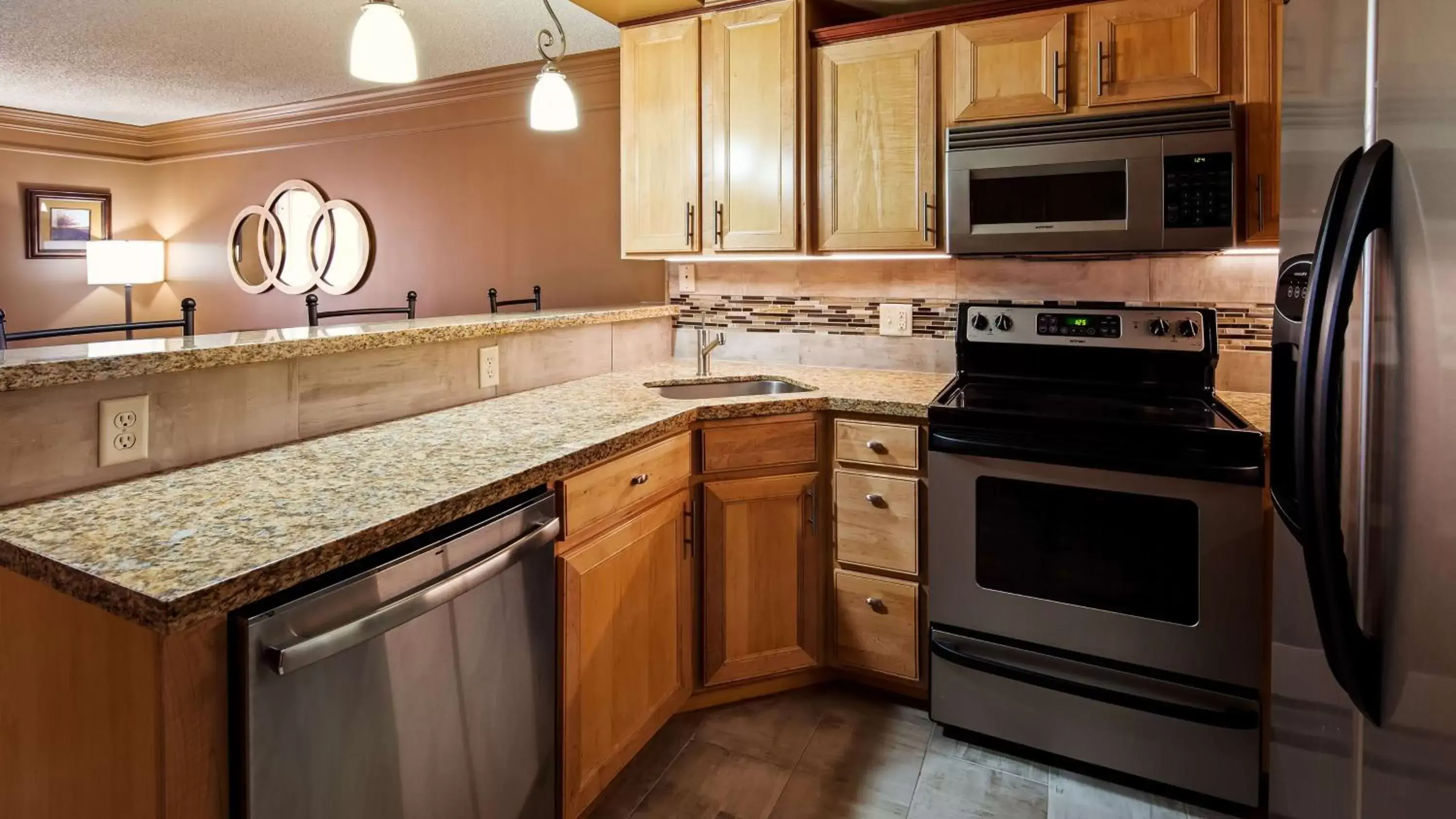 Photo of the whole room, Kitchen/Kitchenette in Best Western Plus Mid Nebraska Inn & Suites