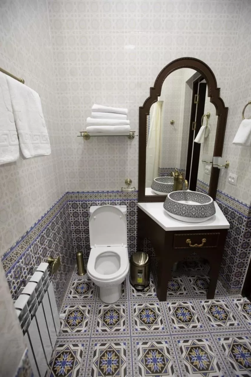 Toilet in The Shahar