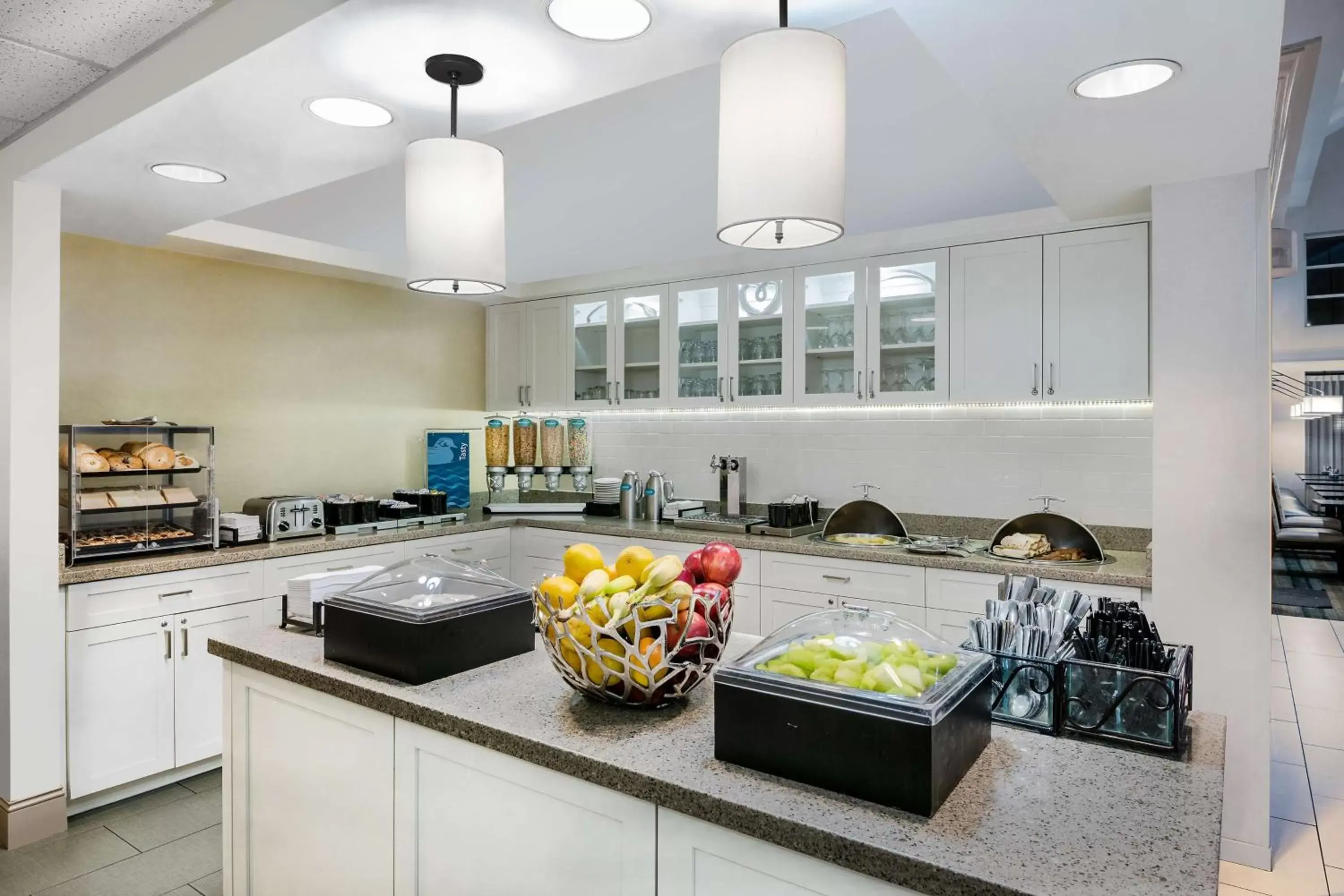 Breakfast, Kitchen/Kitchenette in Homewood Suites Phoenix-Metro Center