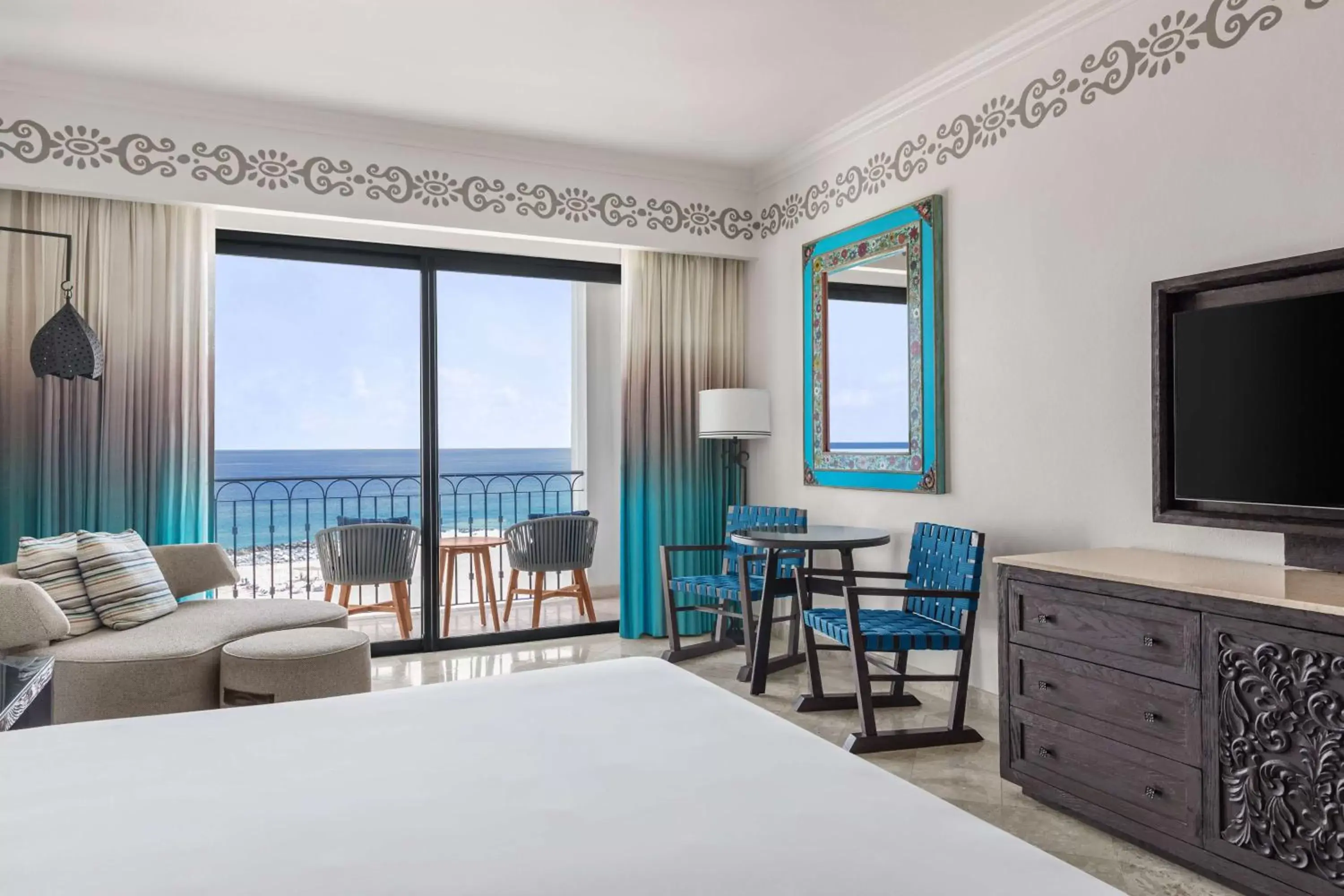 Bed, Sea View in Hilton Los Cabos