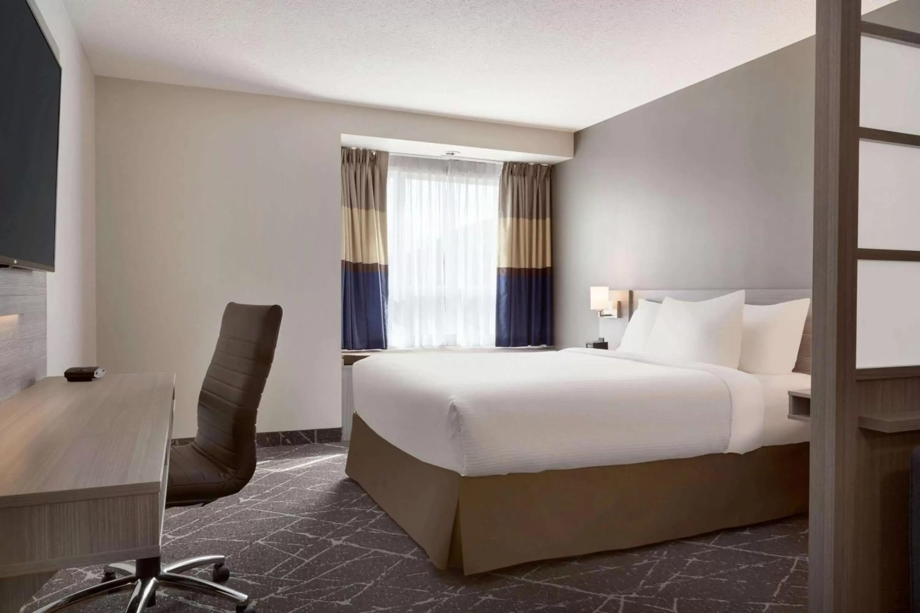 Photo of the whole room, Bed in Microtel Inn & Suites by Wyndham Lloydminster