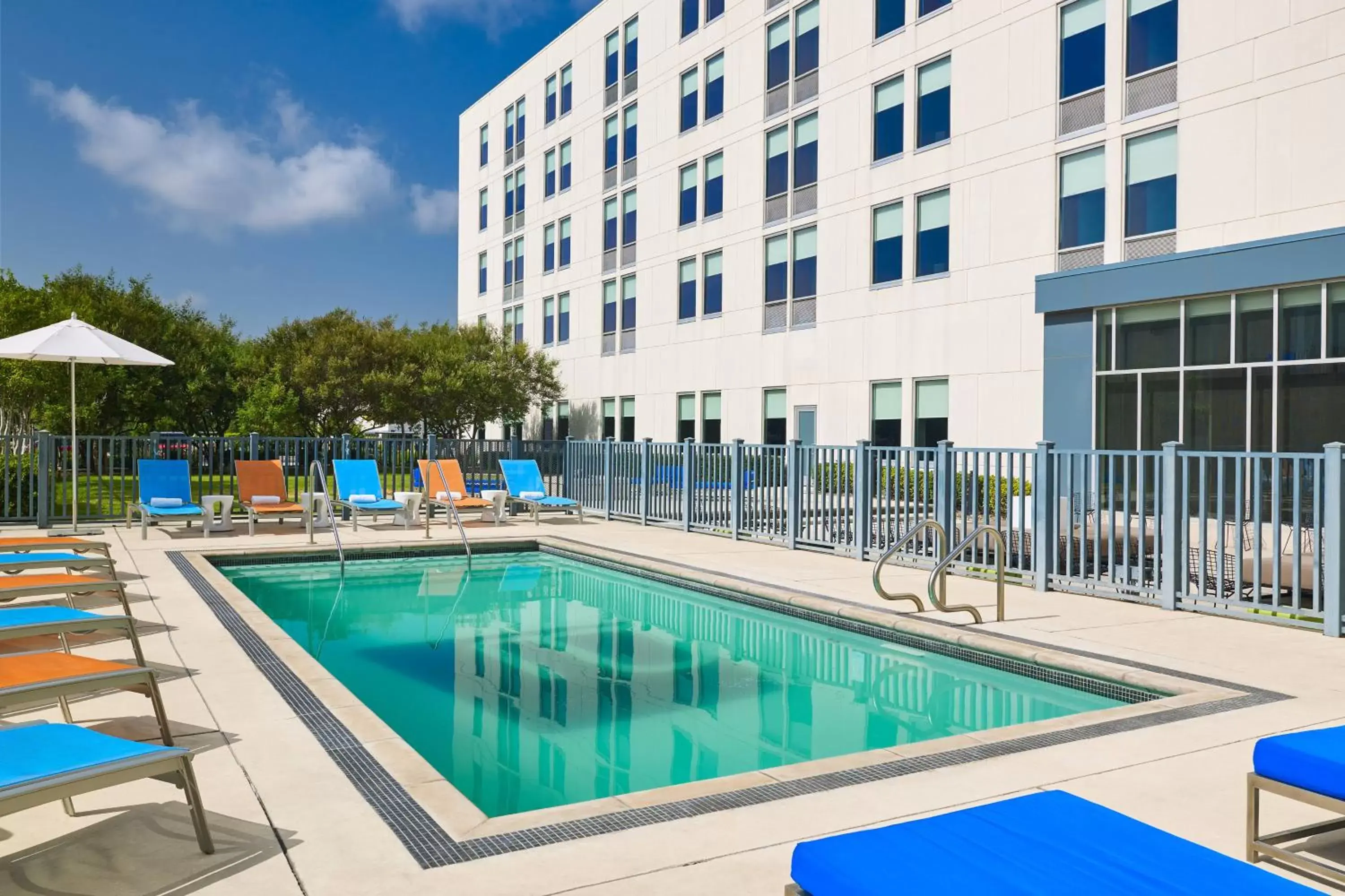 Fitness centre/facilities, Swimming Pool in Aloft San Antonio Airport