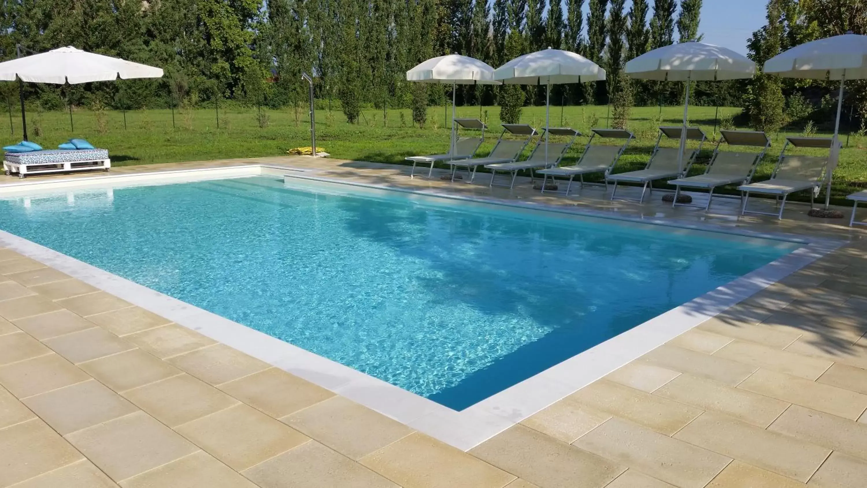 Garden, Swimming Pool in Hotel Venice Resort Airport