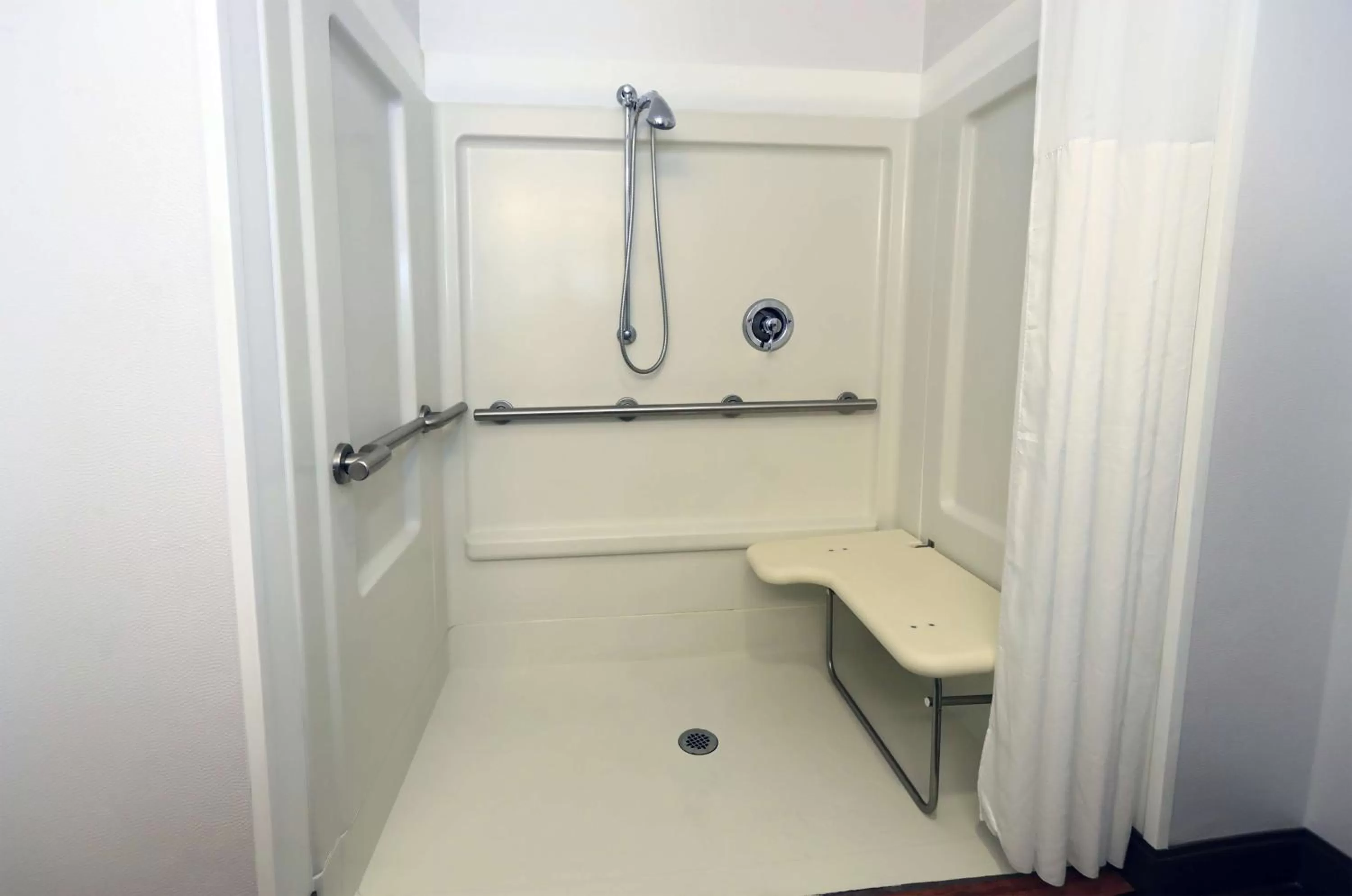 Bathroom in Hampton Inn and Suites of Lamar