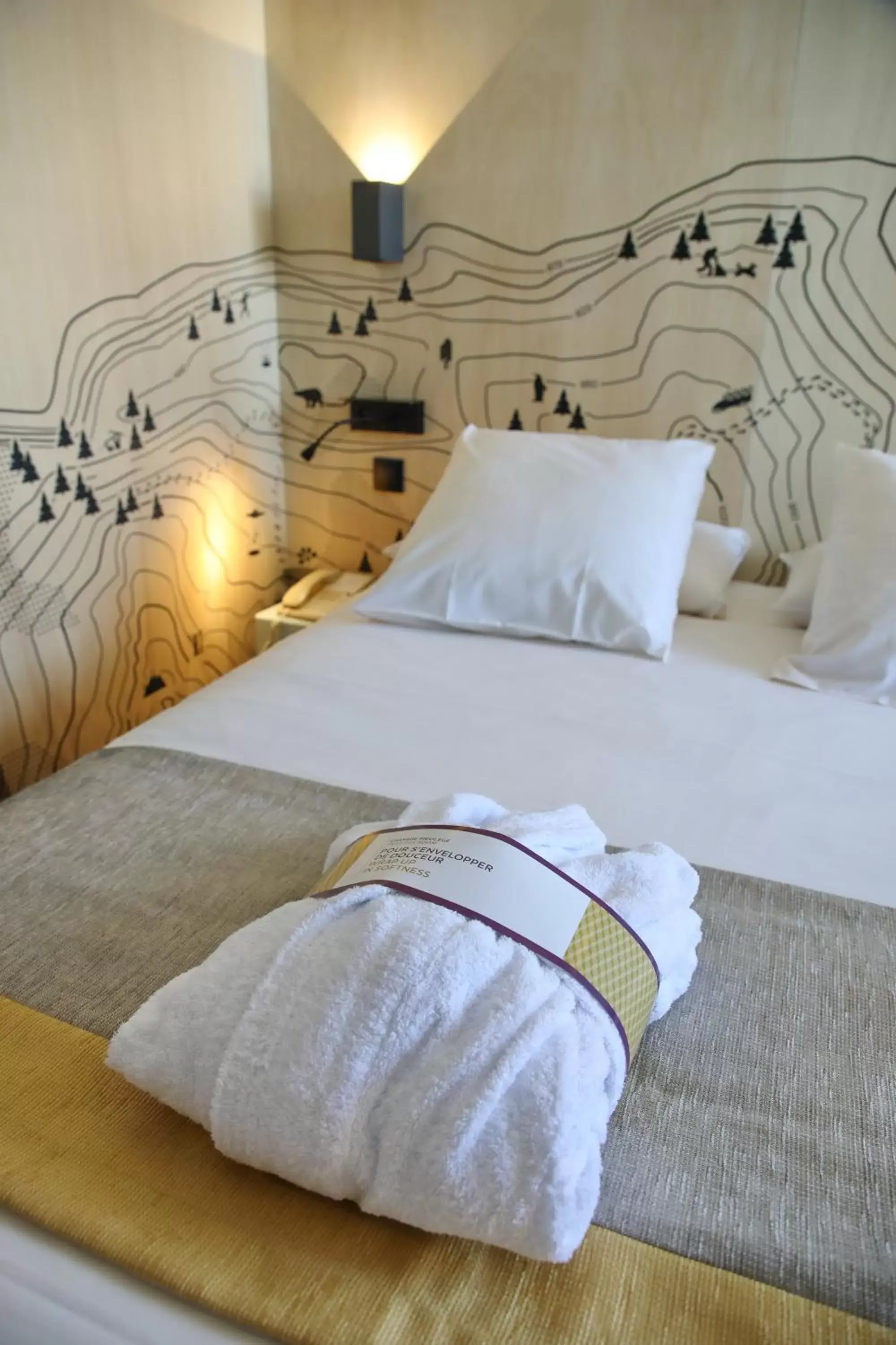 Bedroom, Bed in Mercure Grenoble Centre Alpotel