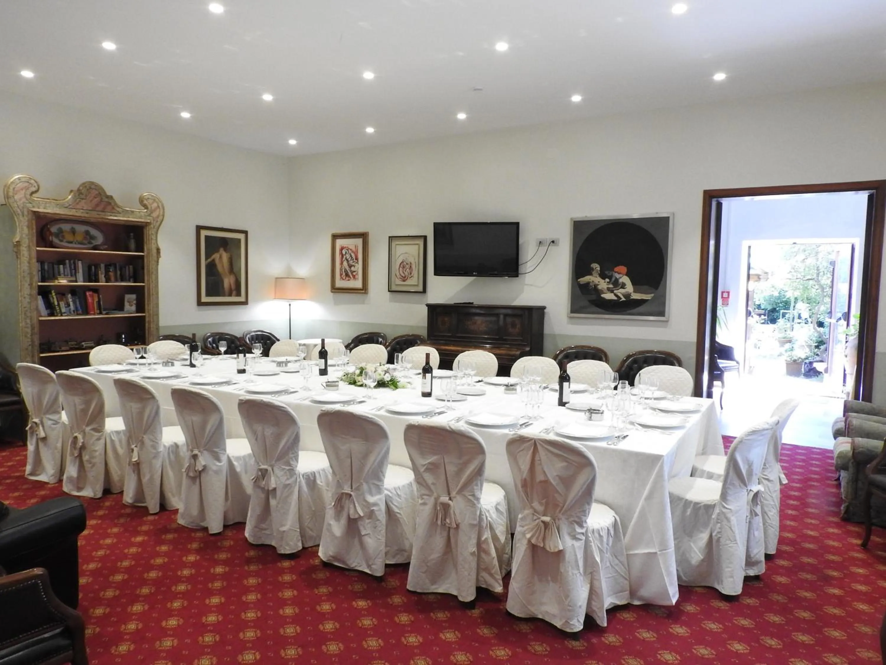 Restaurant/places to eat in Hotel Moderno