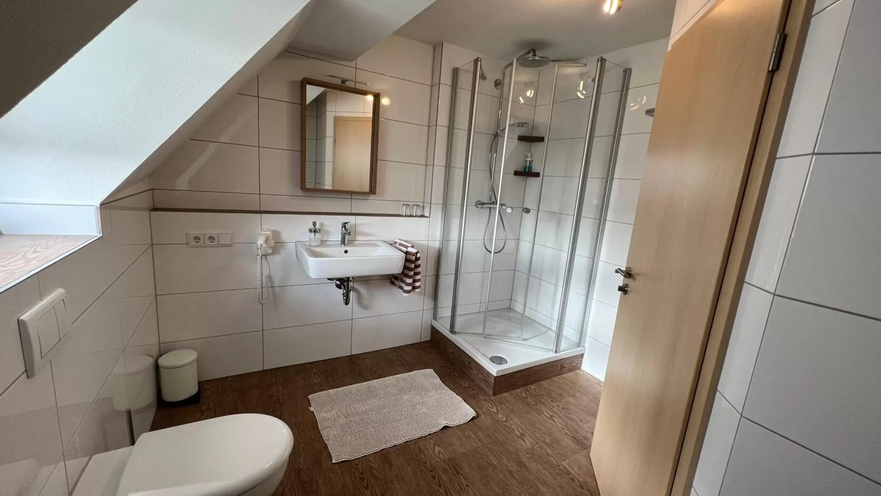 Shower, Bathroom in Hotel & Restaurant Zum Karpfen