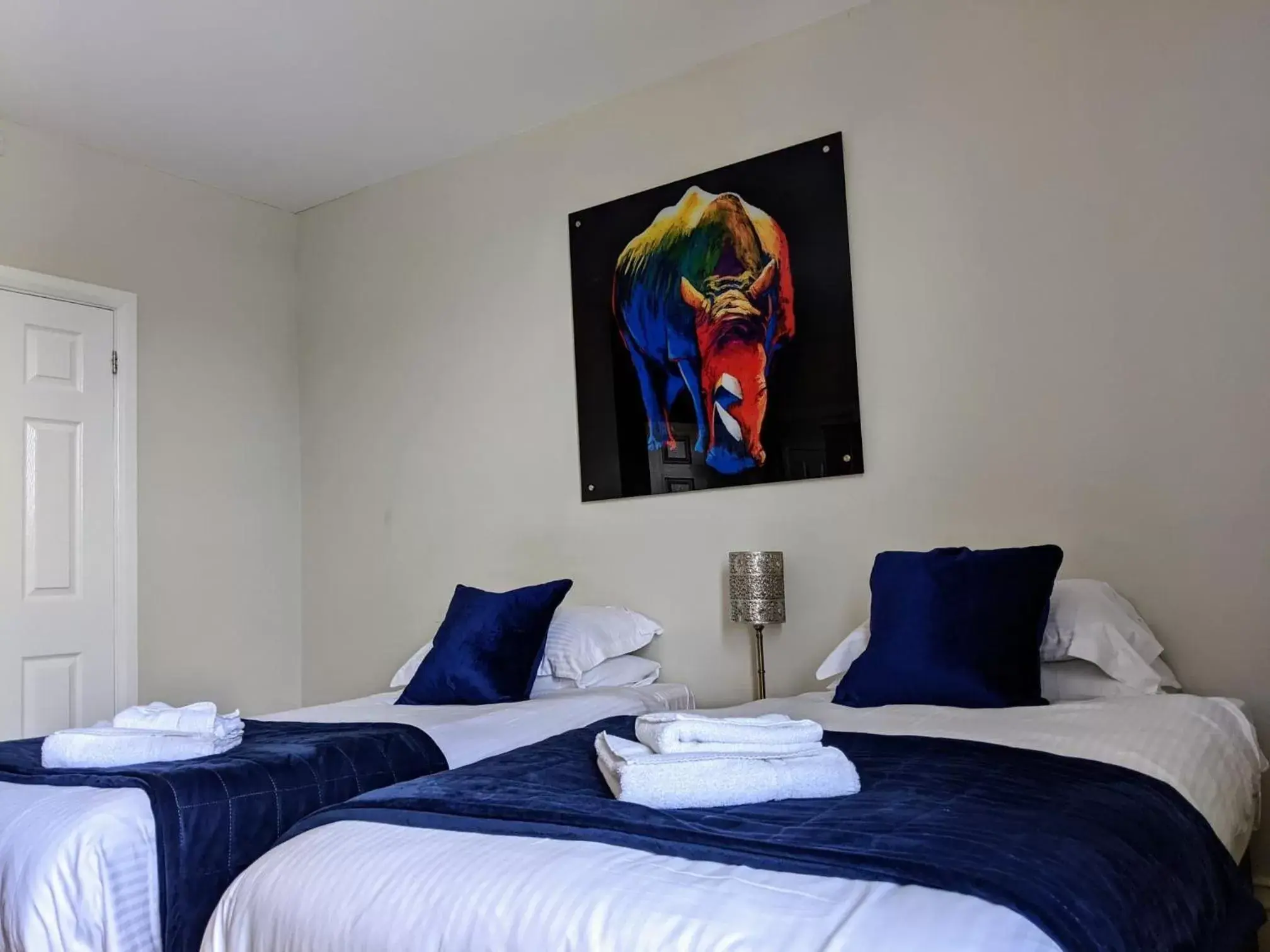 Twin Room Ensuite Bath in The Royal Station Hotel Twin Room Ensuite Bath in The Royal Station Hotel