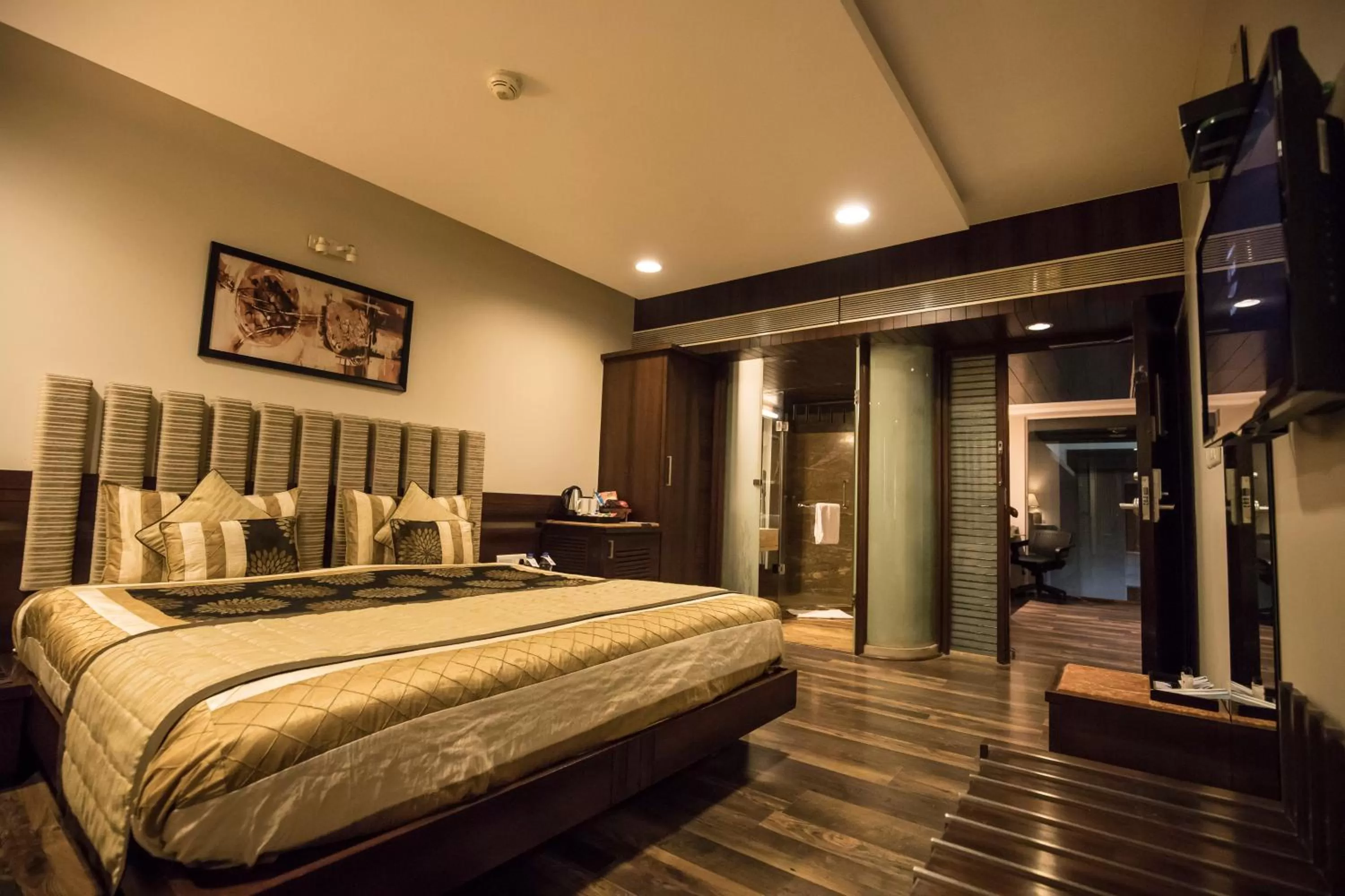 Photo of the whole room, Bed in Bizz The Hotel