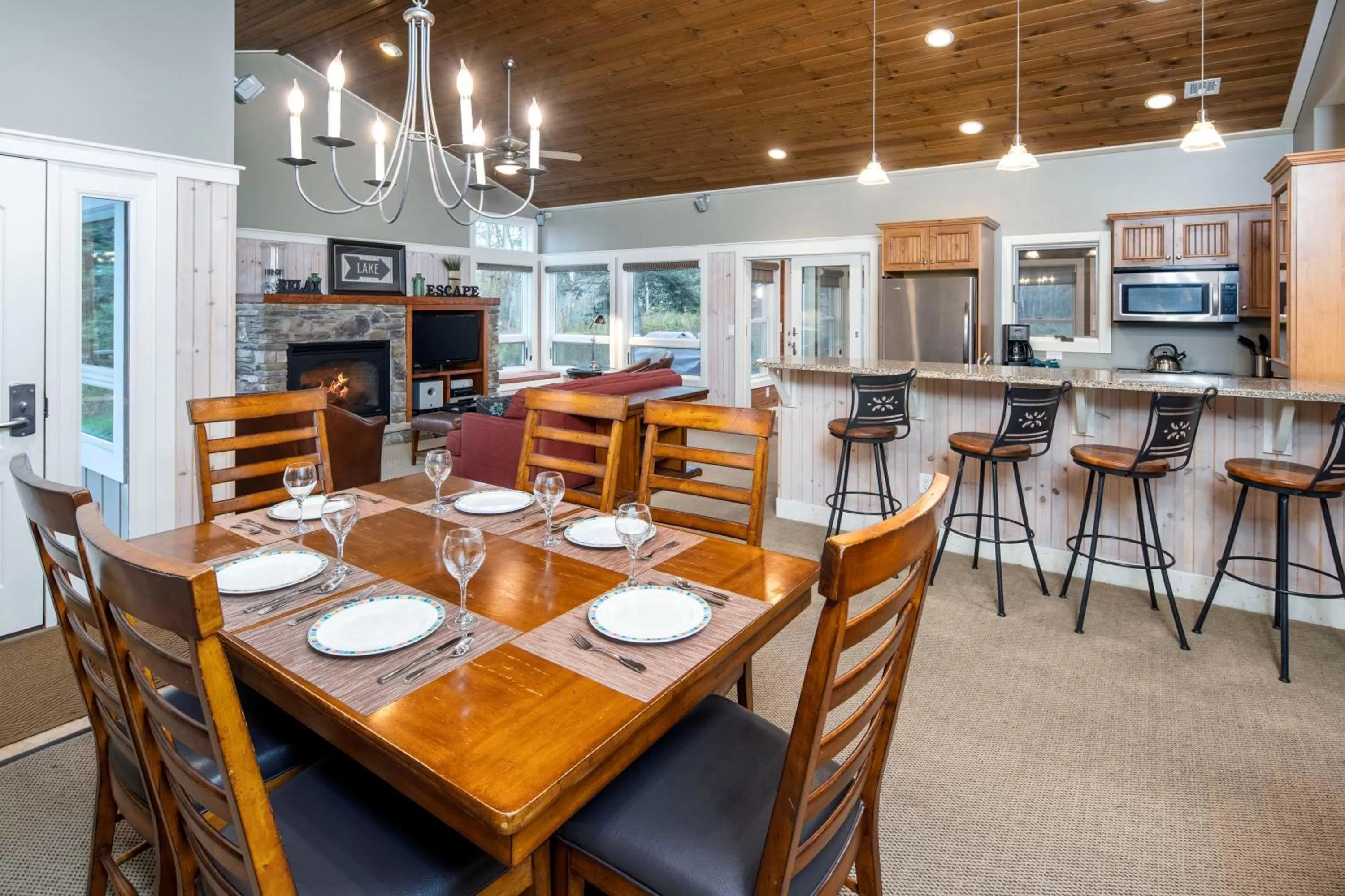 Dining area, Restaurant/Places to Eat in Larsmont Cottages