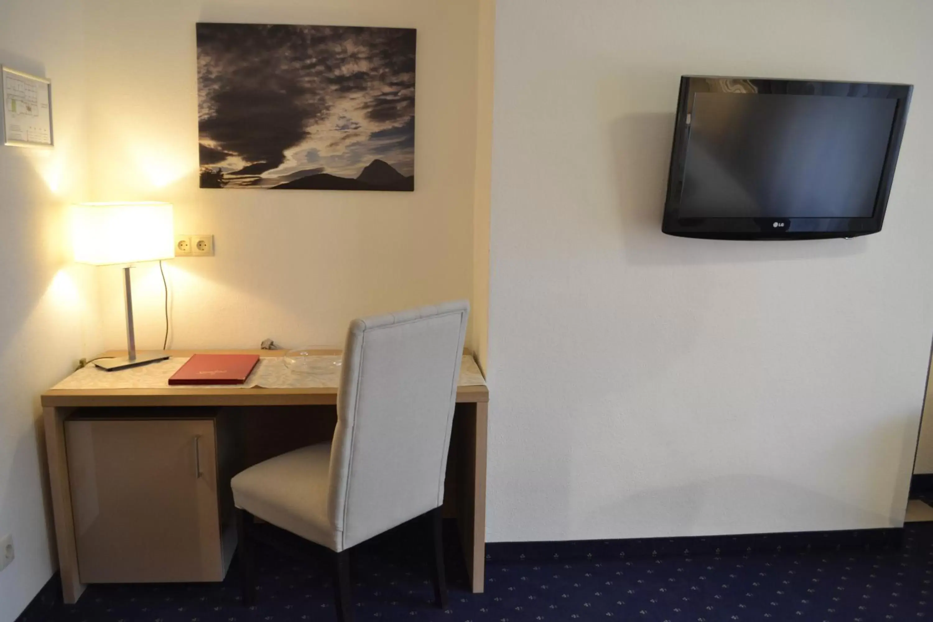 TV and multimedia, Coffee/Tea Facilities in Hotel Seelos