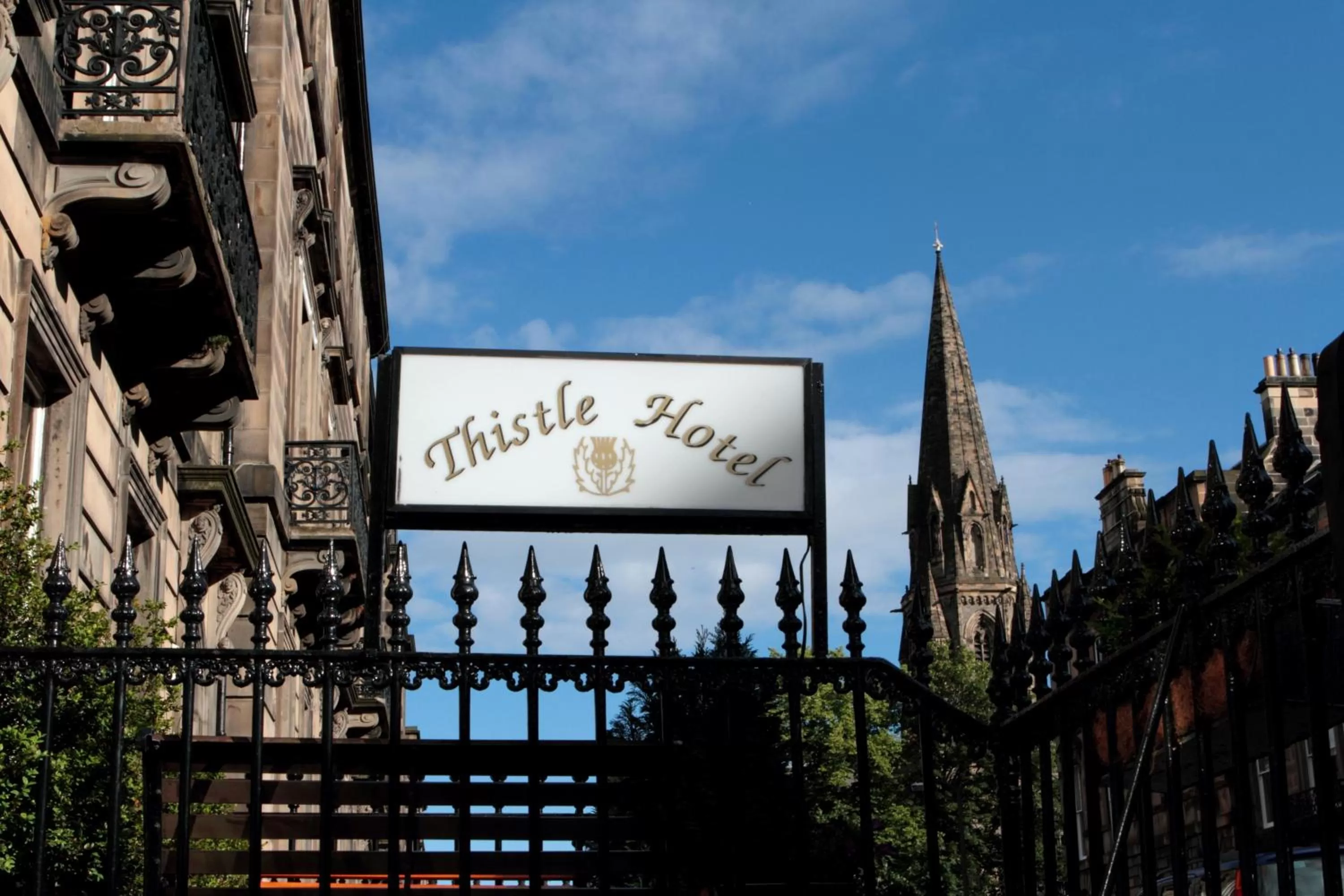 Facade/entrance in Thistle Hotel