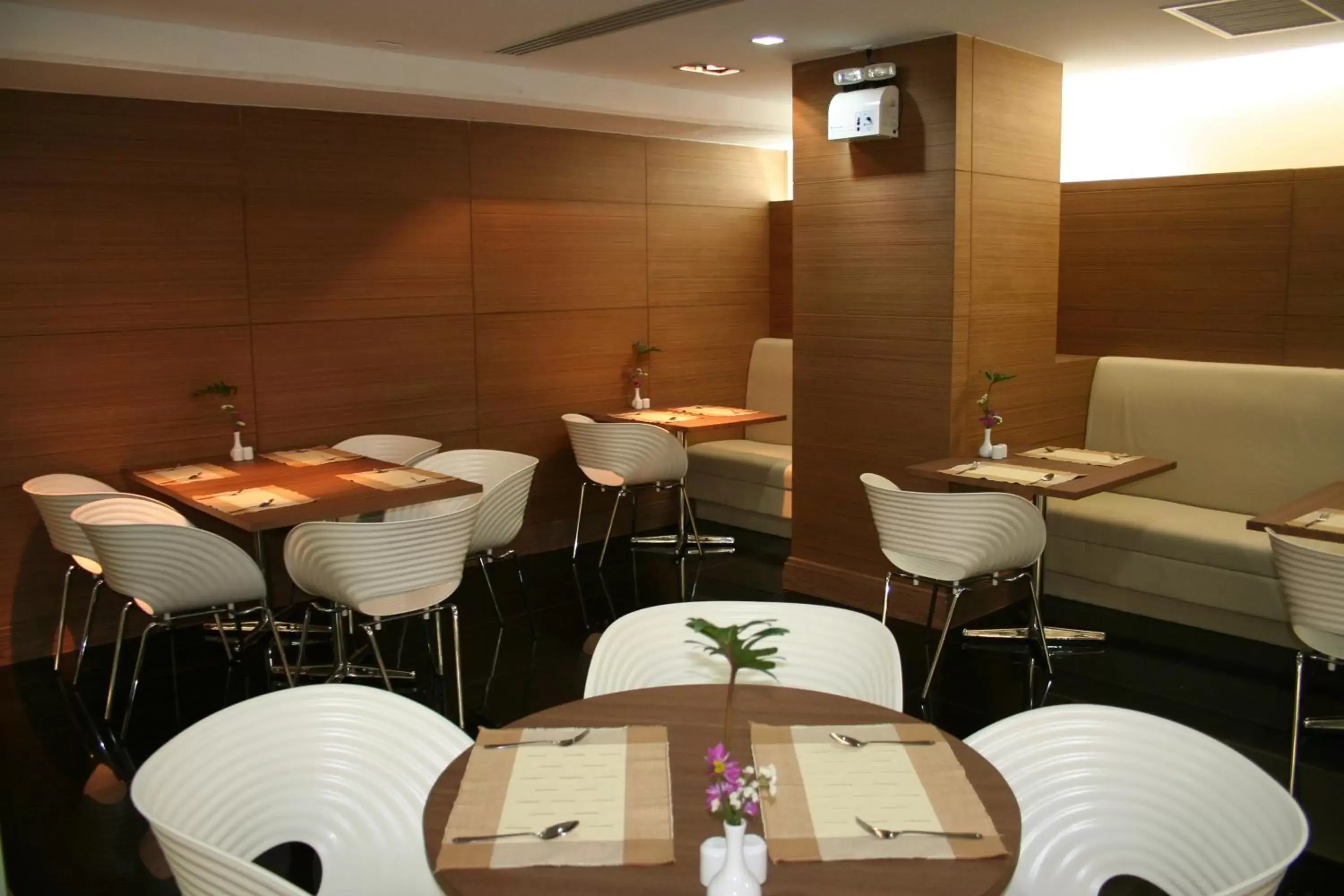 Restaurant/places to eat in Baiyoke Suite Hotel