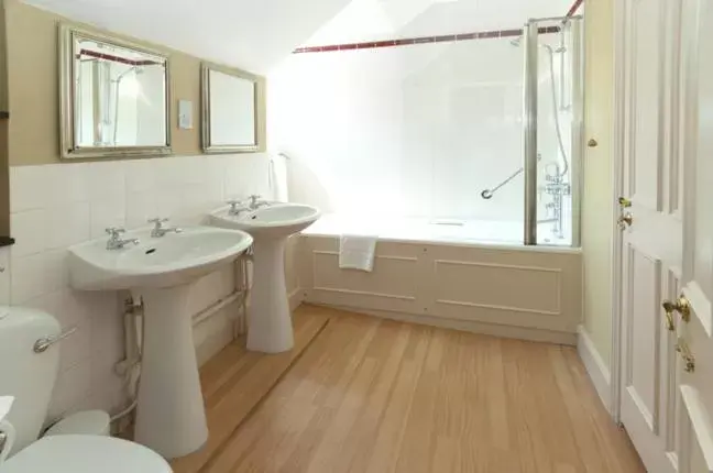 Bathroom in Flitwick Manor Hotel, BW Premier Collection