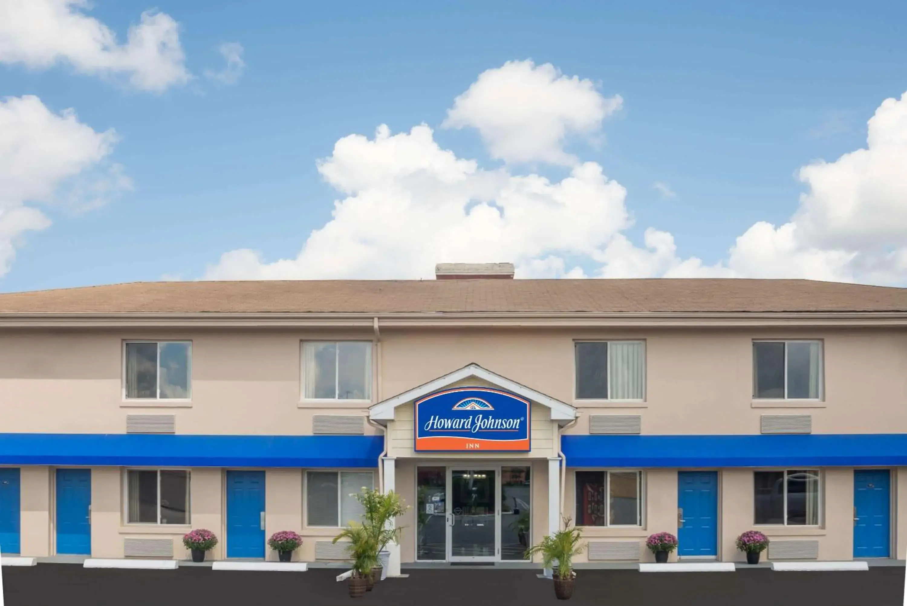 Property building in Howard Johnson by Wyndham Springfield