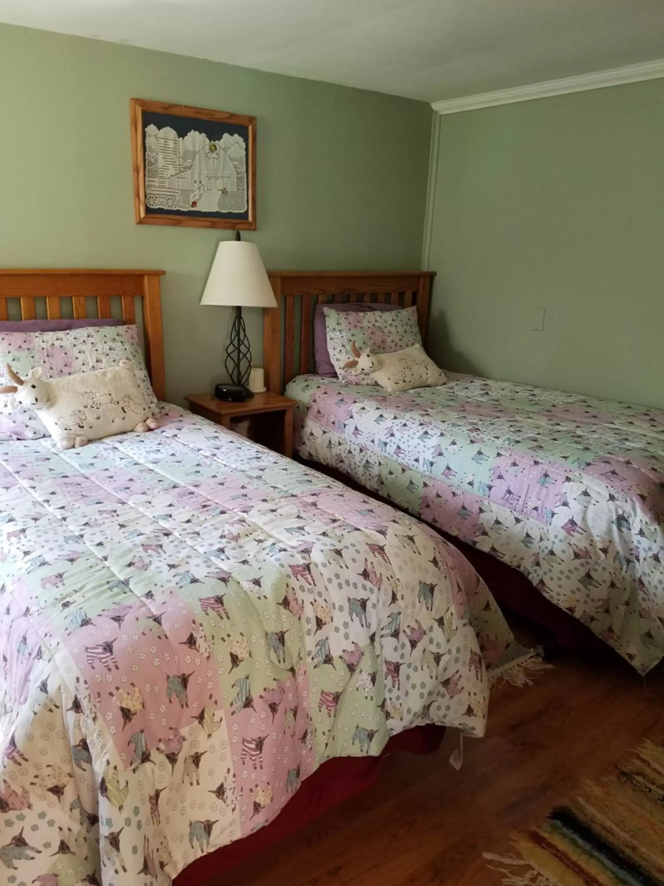 Bedroom, Bed in Rainbow Ridge Farms
