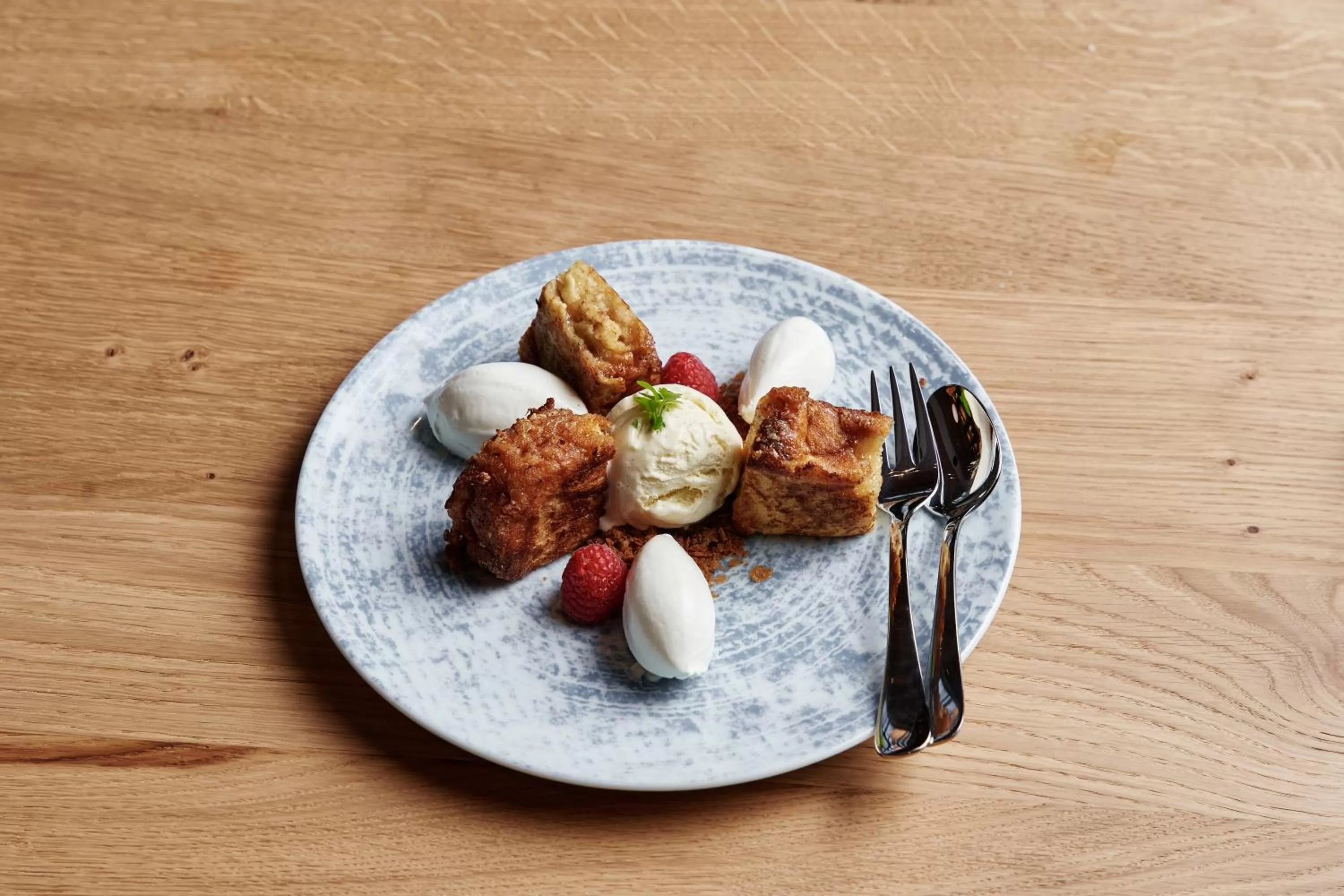 Restaurant/places to eat in The Market Hotel