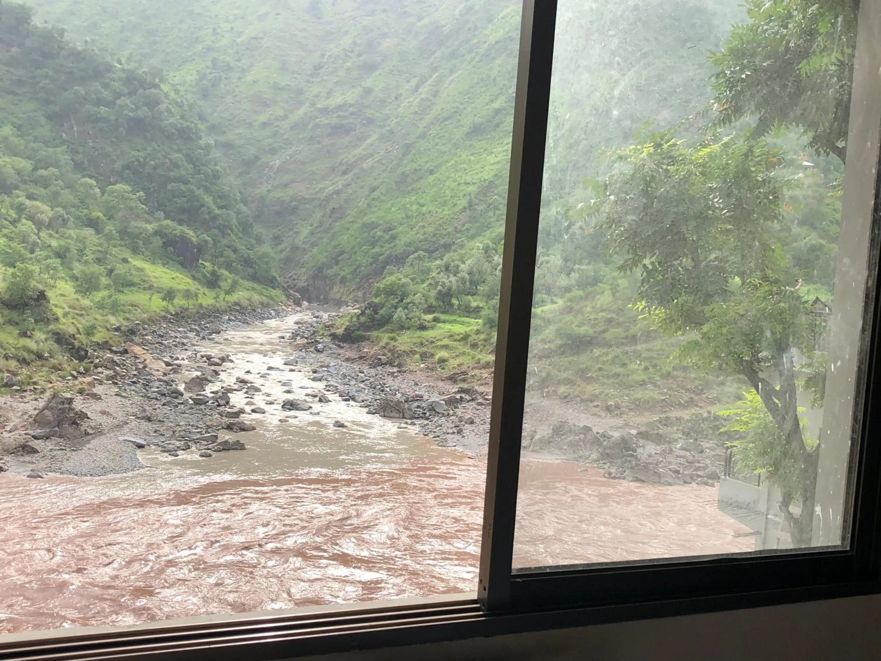 Natural landscape in Hotel La Orilla Muzaffarabad