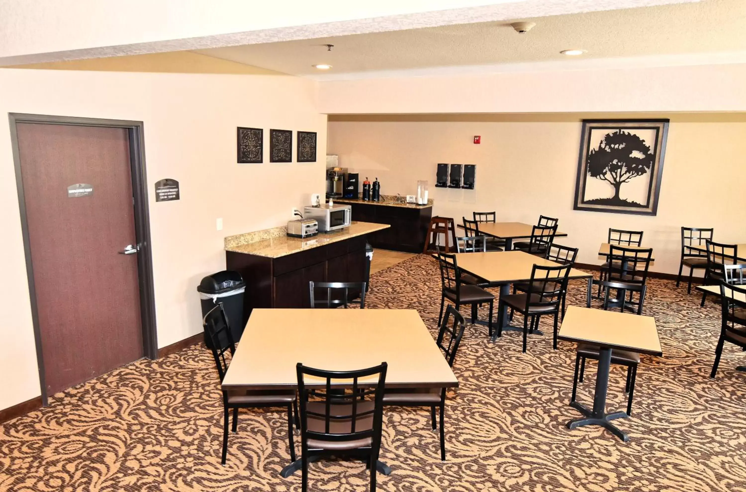 American breakfast, Restaurant/Places to Eat in Cobblestone Inn & Suites - Clarion