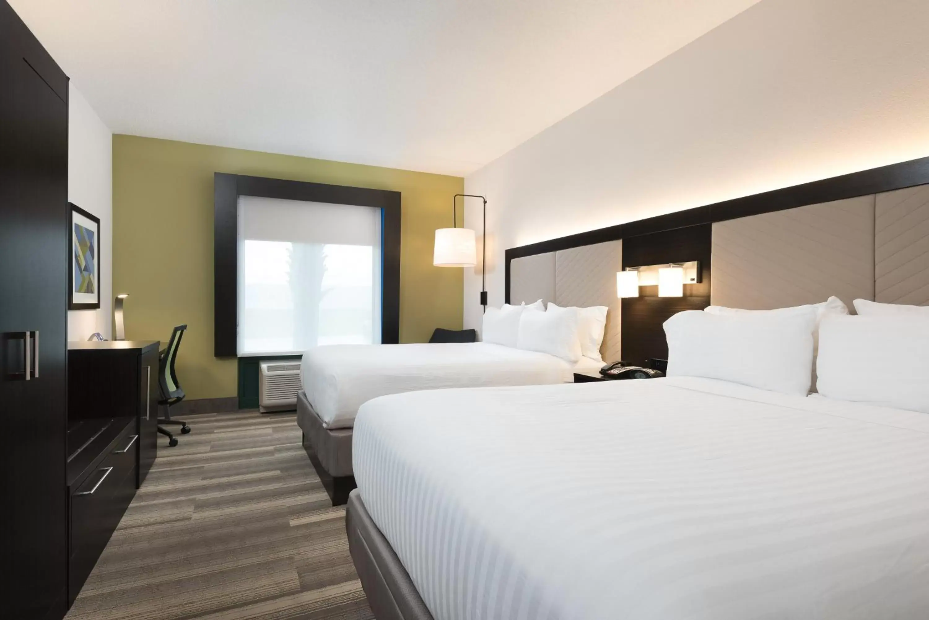 Photo of the whole room, Bed in Holiday Inn Express & Suites Florence I-95 & I-20 Civic Ctr, an IHG Hotel
