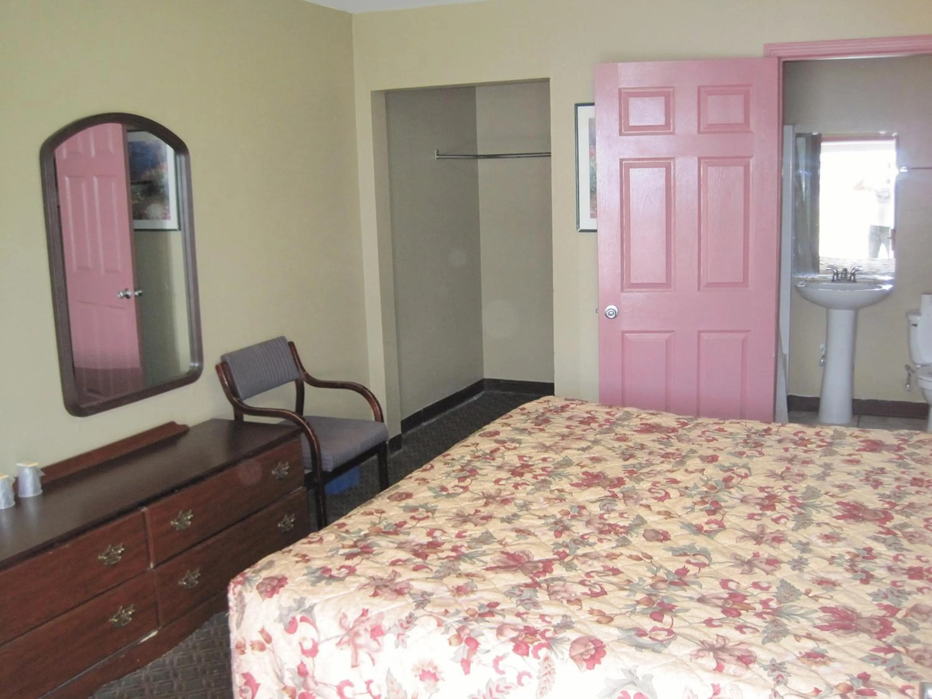 Photo of the whole room, Bed in Royal Relax Inn