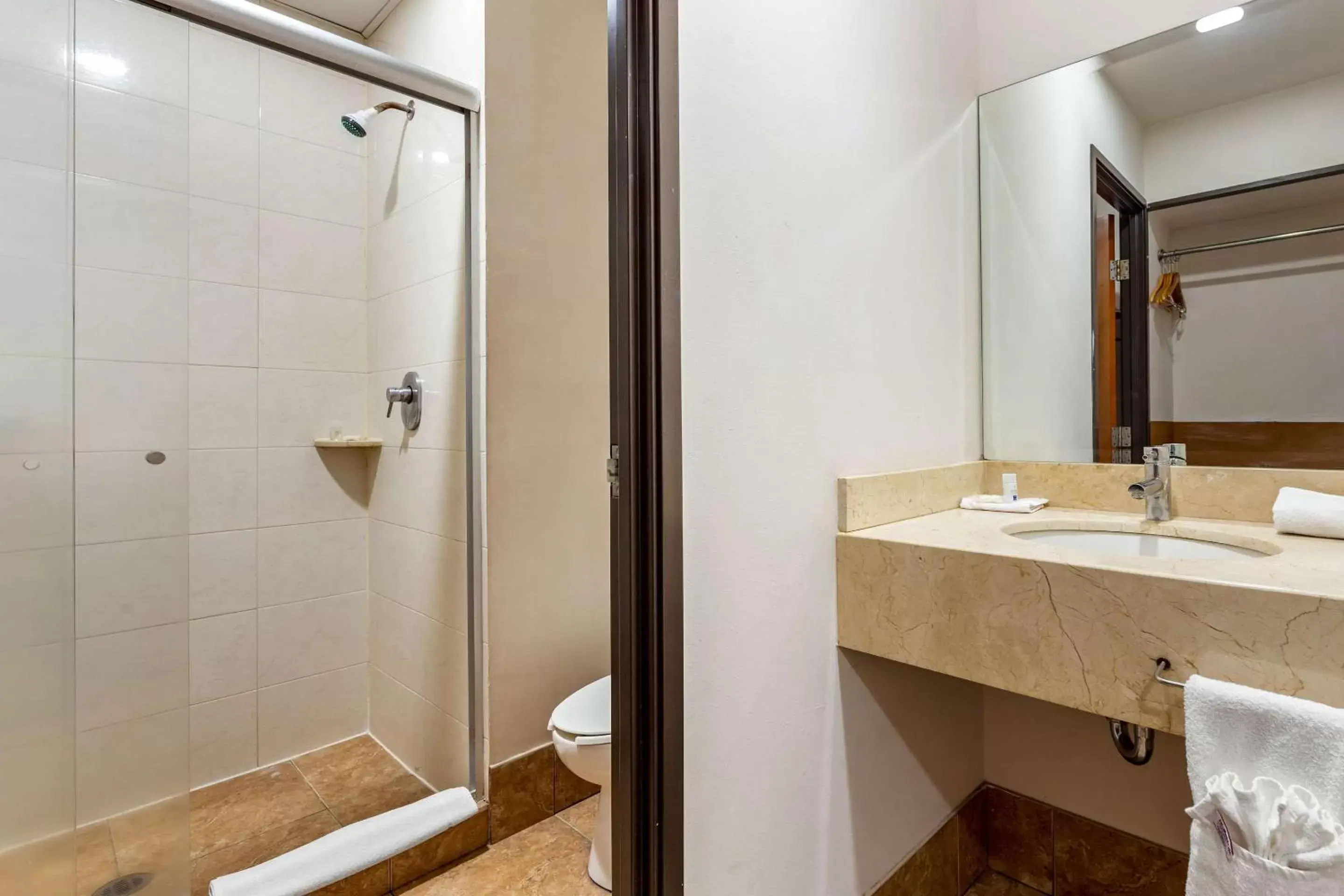 Bathroom in Comfort Inn Chihuahua