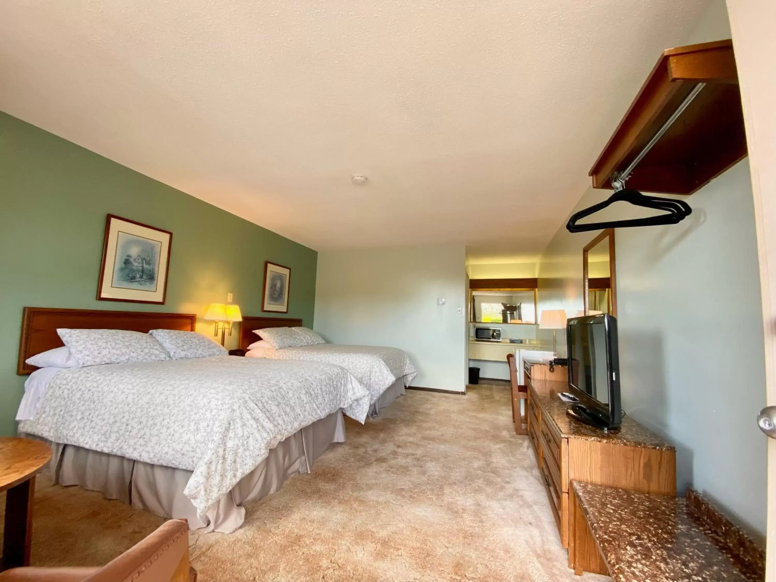 Bedroom, Bed in New Age Inn - Voyageur