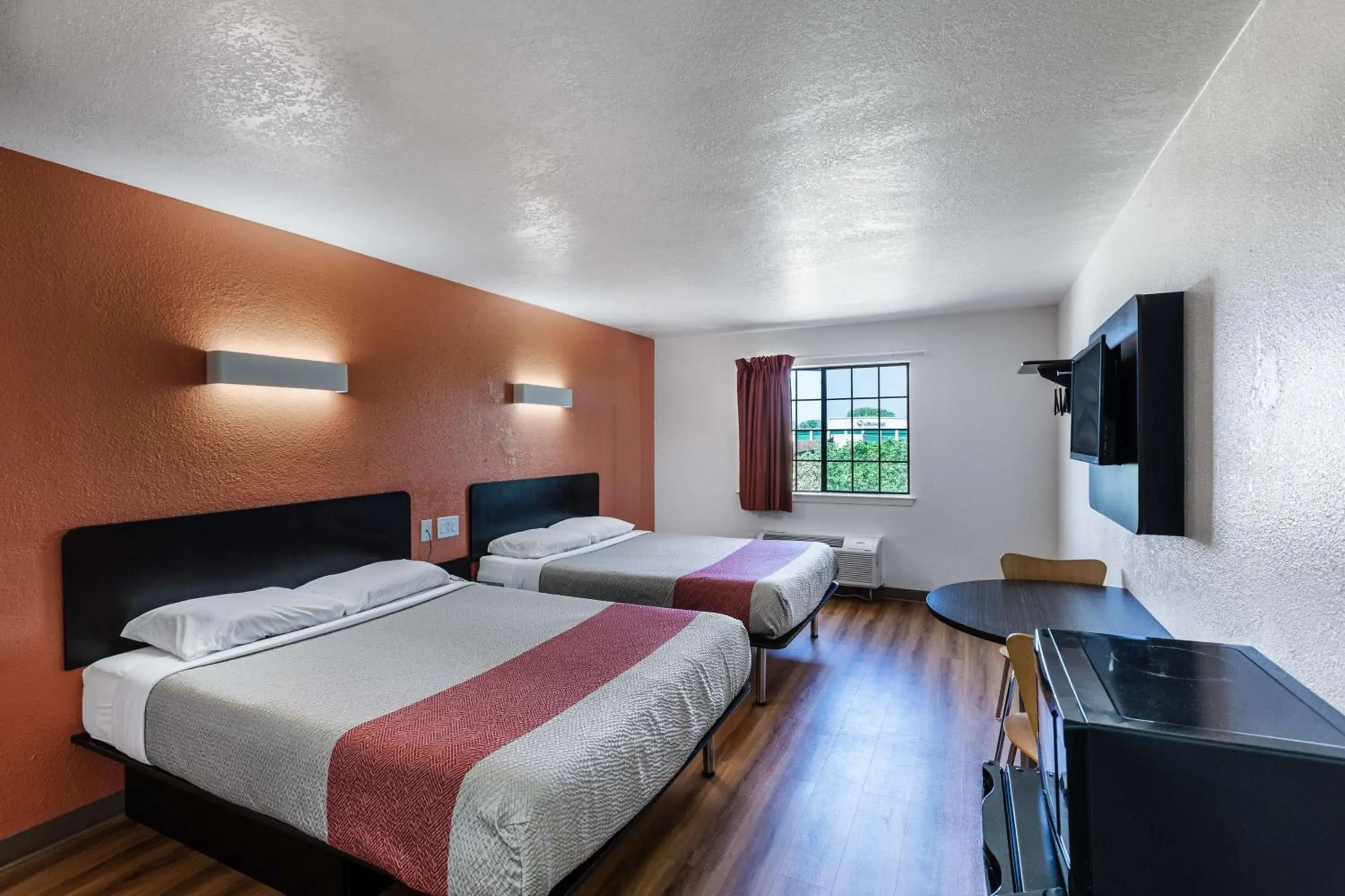 TV and multimedia in Motel 6-Bedford, TX - Fort Worth