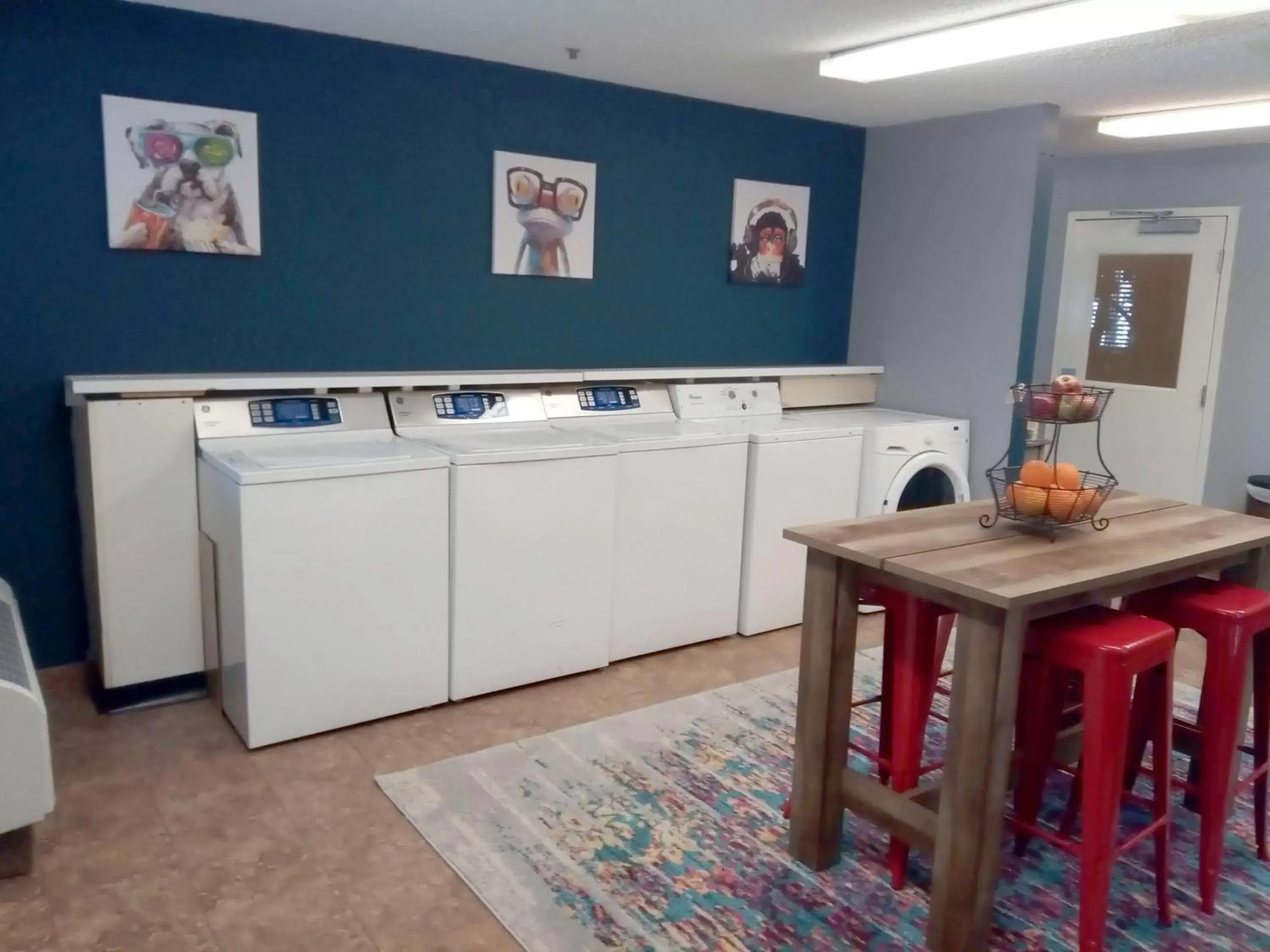laundry, Kitchen/Kitchenette in Sonesta Simply Suites Somerset