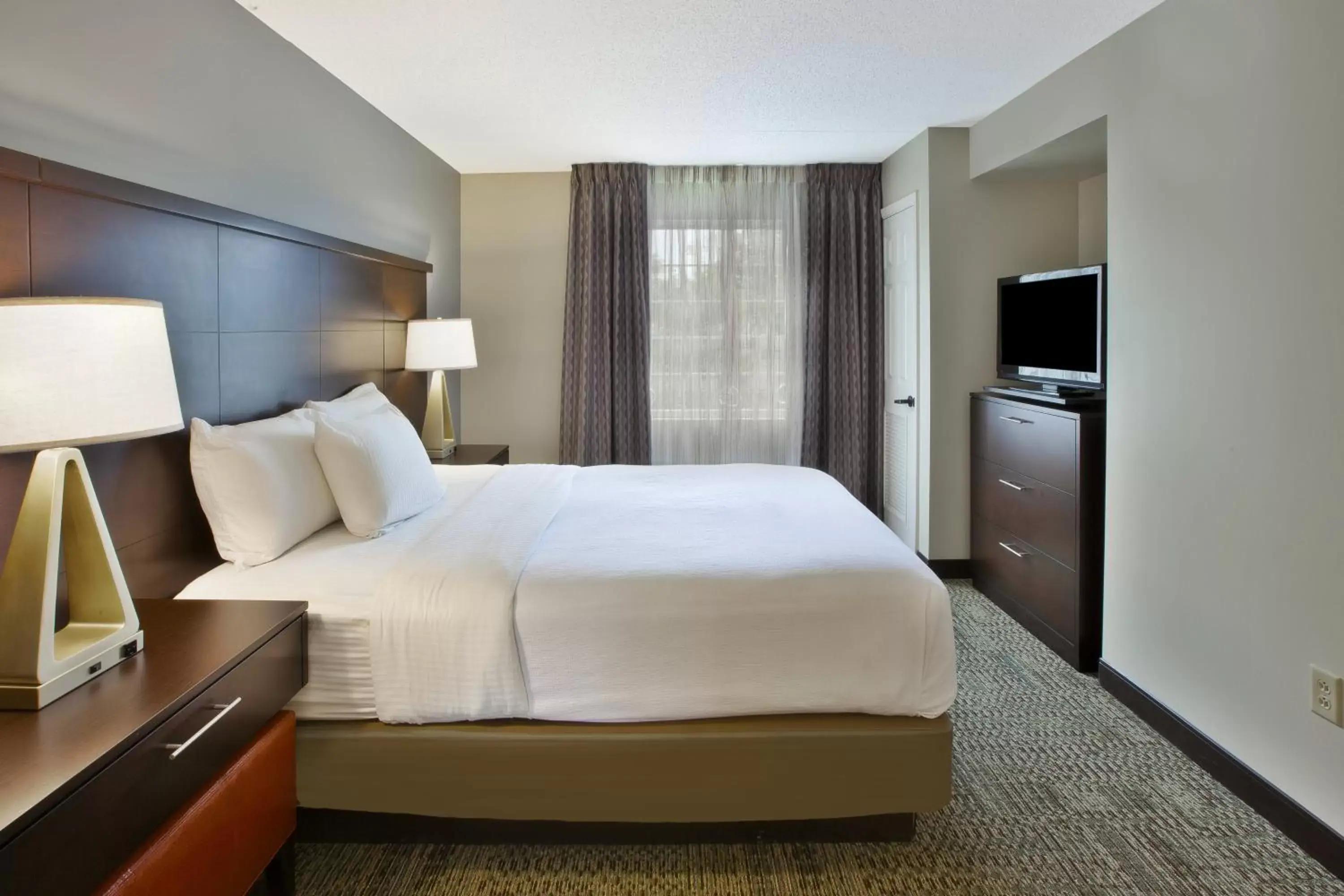 Photo of the whole room, Bed in Staybridge Suites Cleveland Mayfield Heights Beachwood, an IHG Hotel