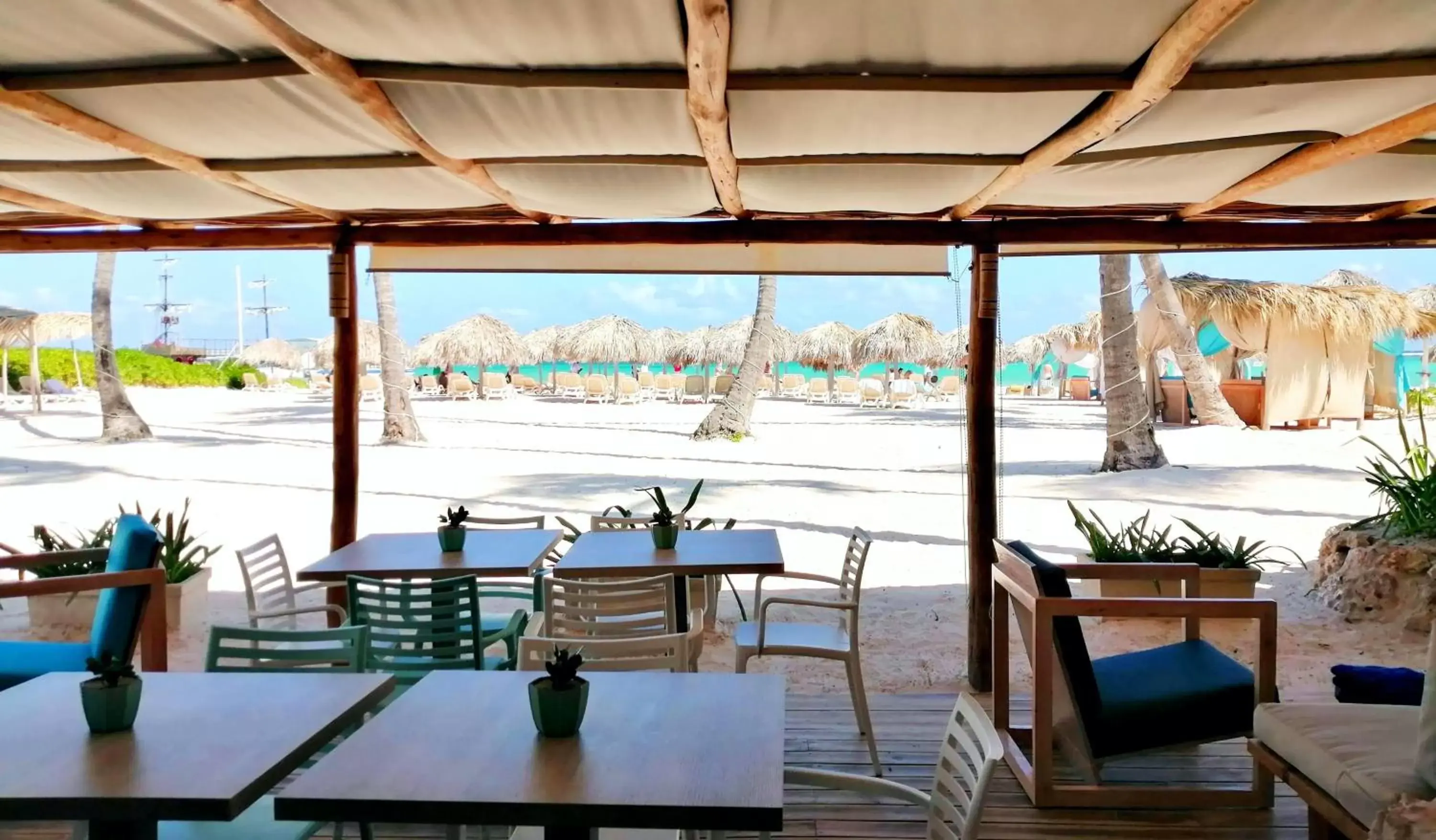 Restaurant/places to eat in Los Corales Beach Village