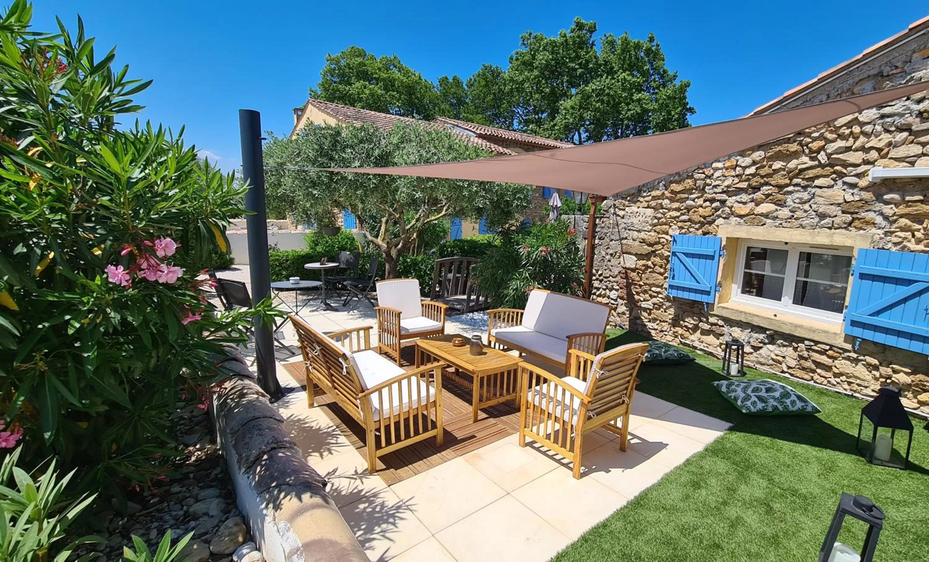Patio in Logis Hôtel La Bastide Saint Bach