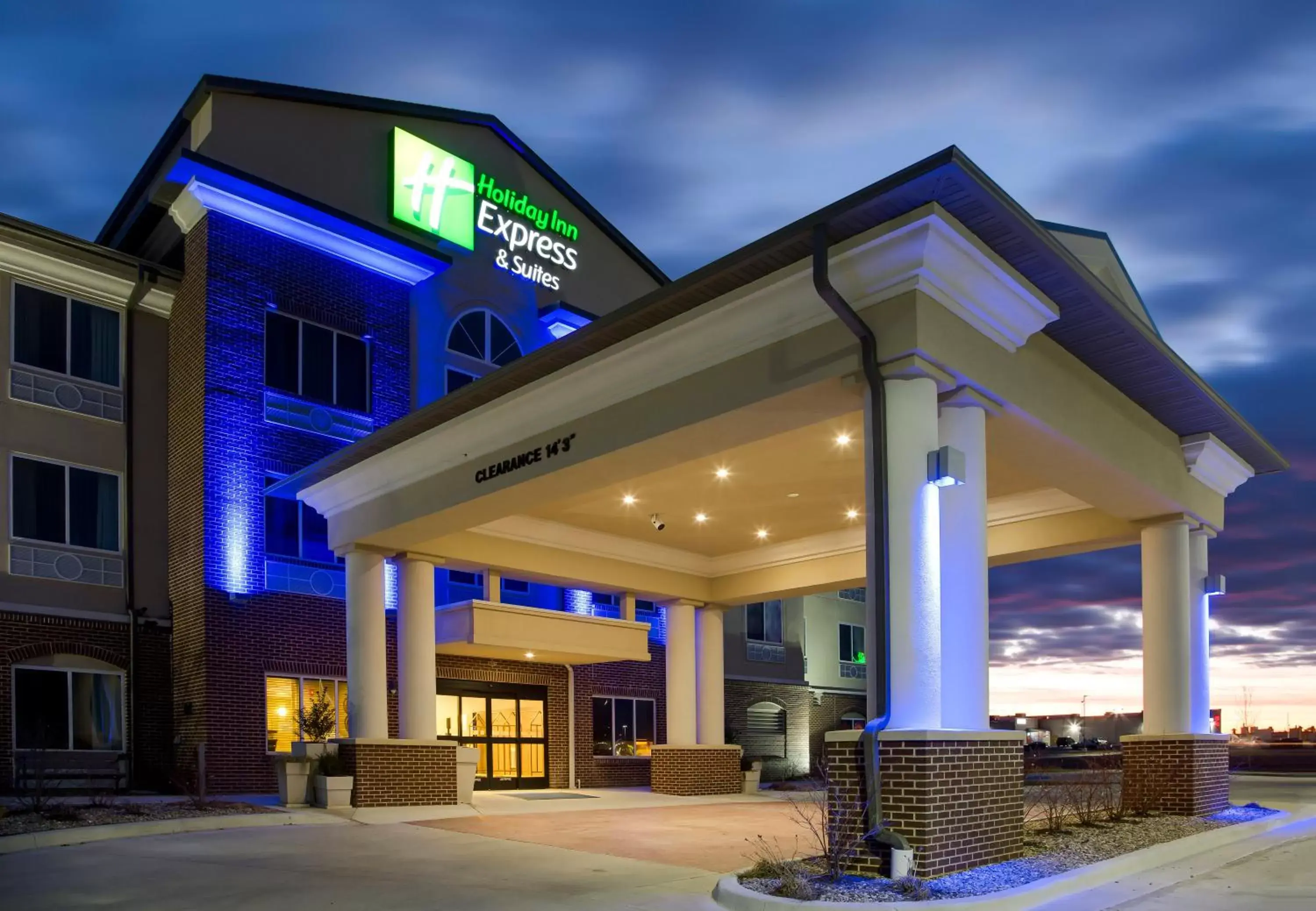 Property building in Holiday Inn Express & Suites Nevada by IHG Property building in Holiday Inn Express & Suites Nevada by IHG