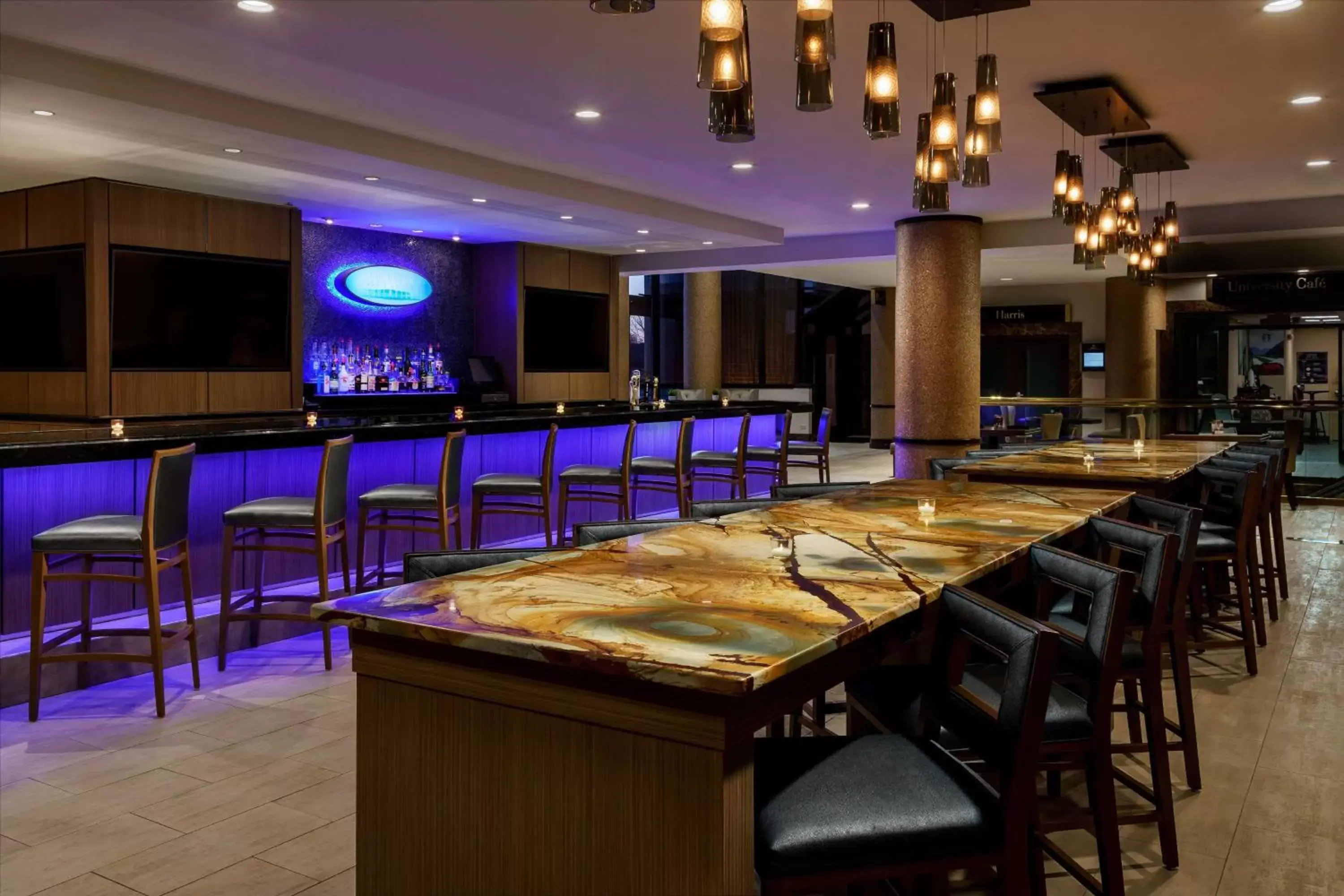 Lounge or bar in Hilton Charlotte University Place Lounge or bar in Hilton Charlotte University Place