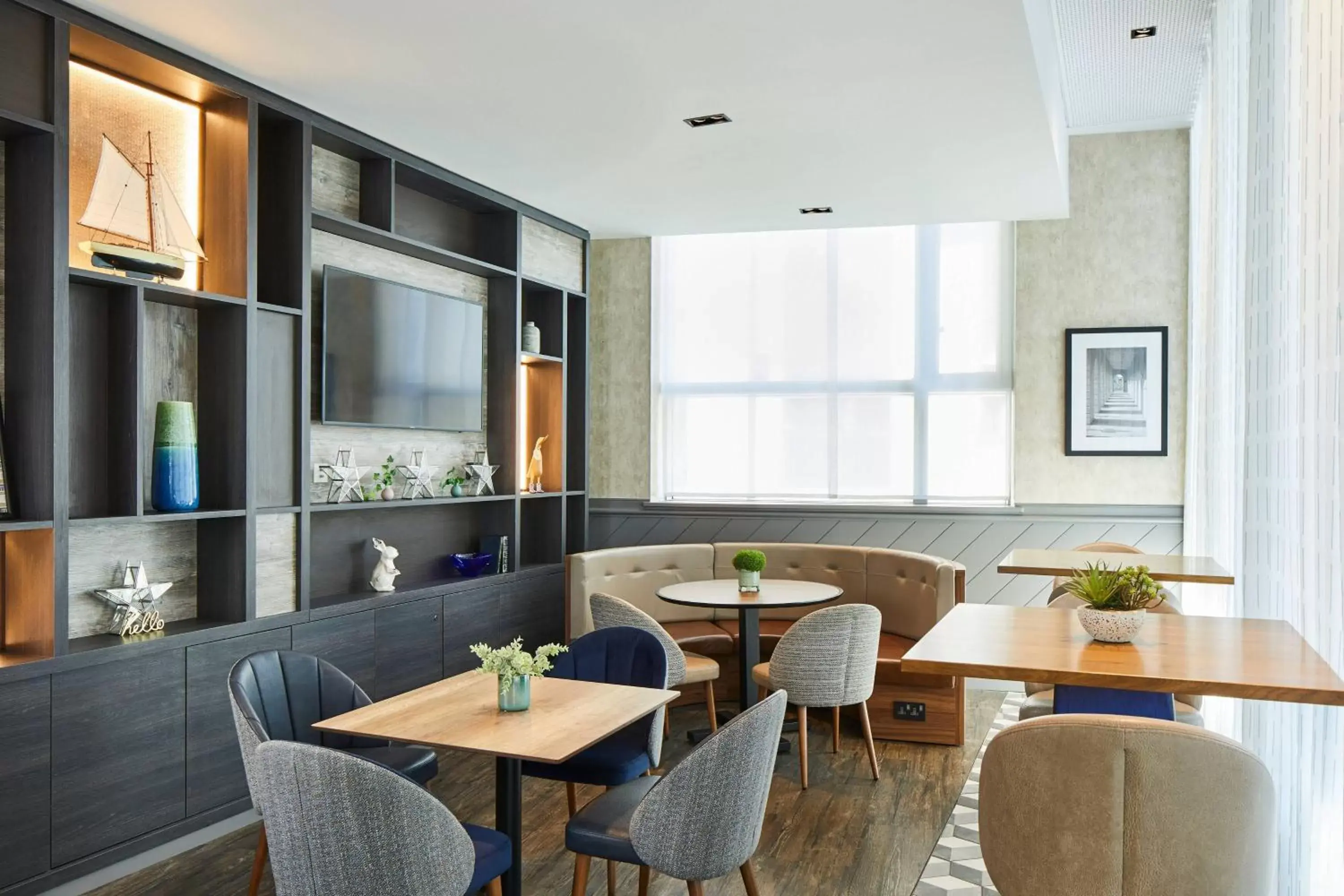 Restaurant/Places to Eat in Residence Inn by Marriott London Kensington