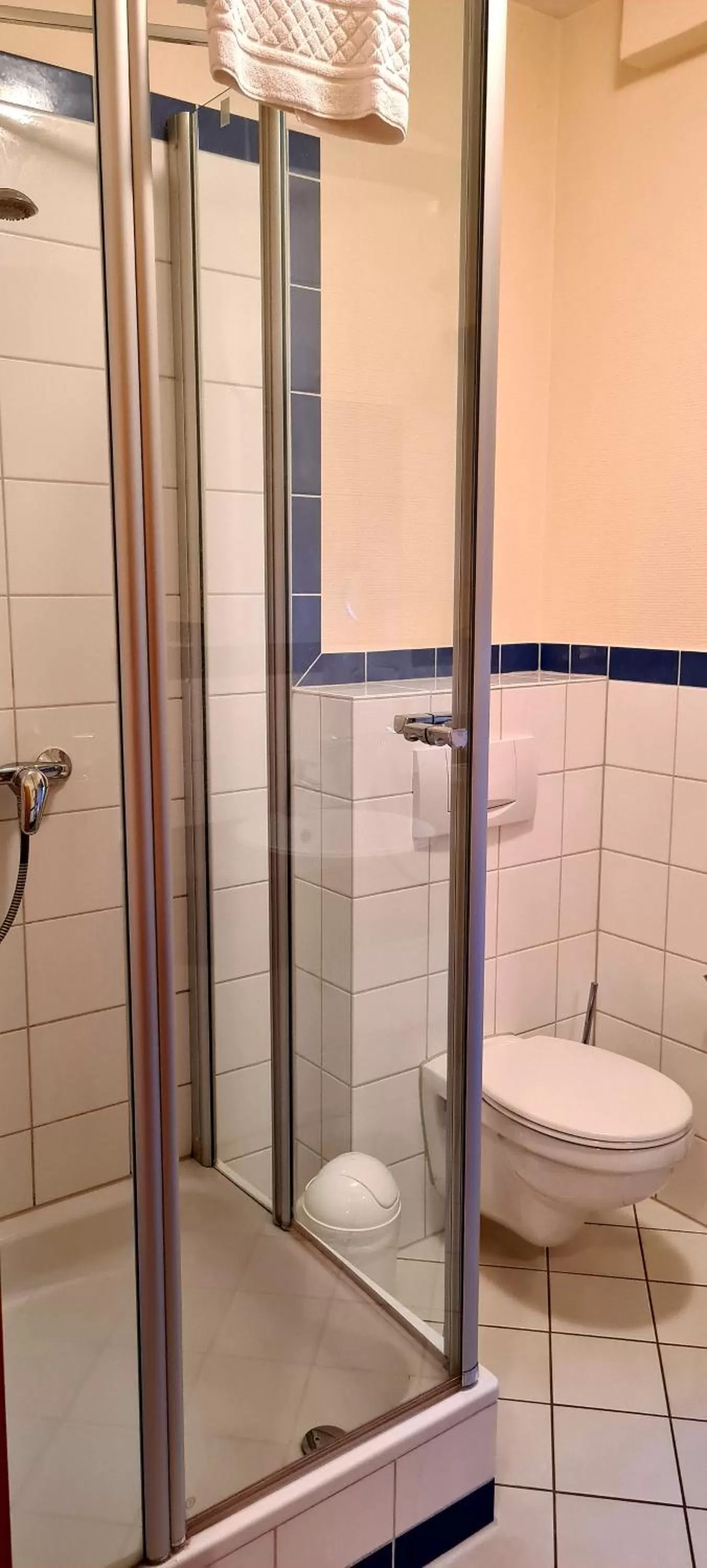 Bathroom in Saar Galerie