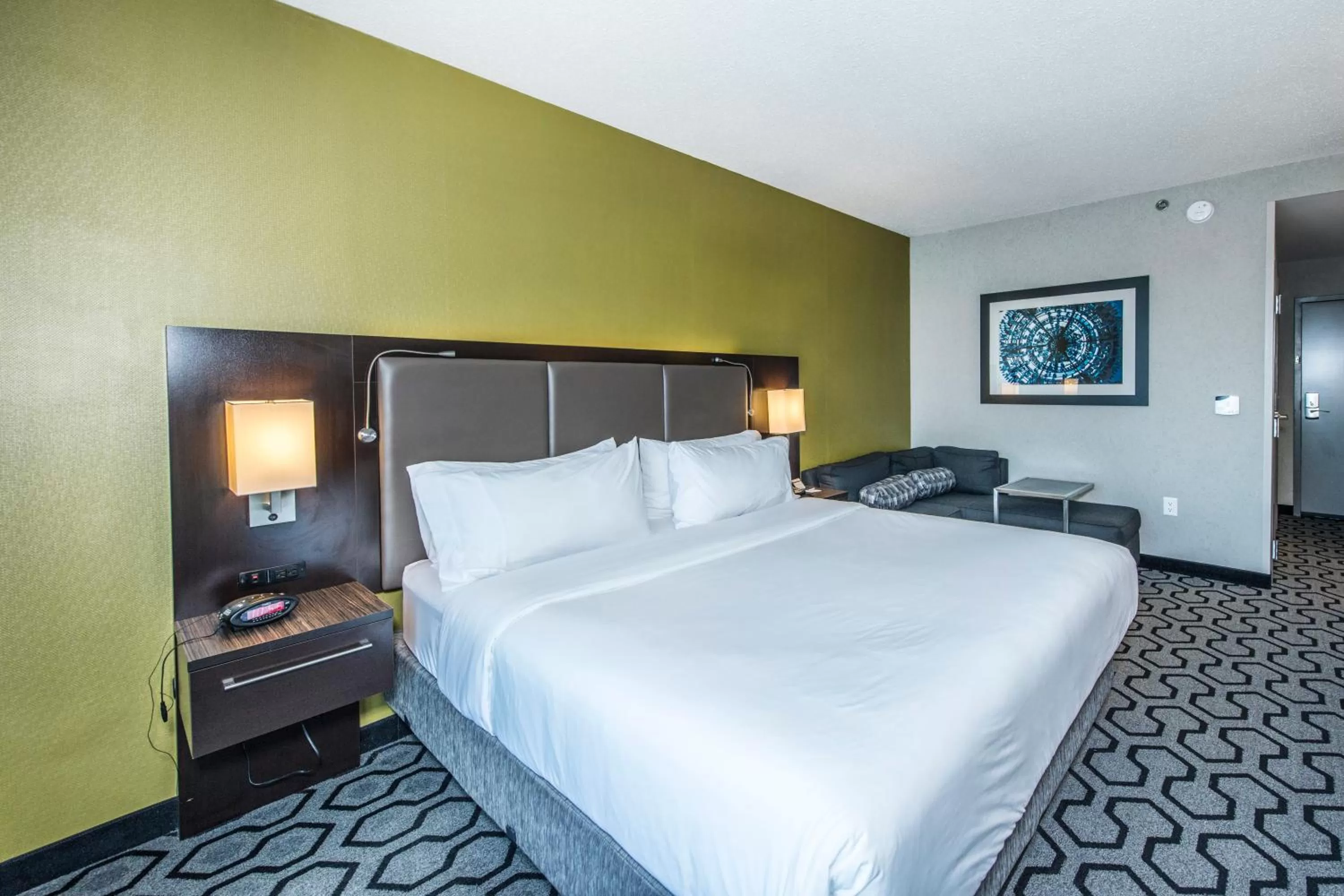 Bed in Holiday Inn Express & Suites Charleston Arpt-Conv Ctr Area by IHG