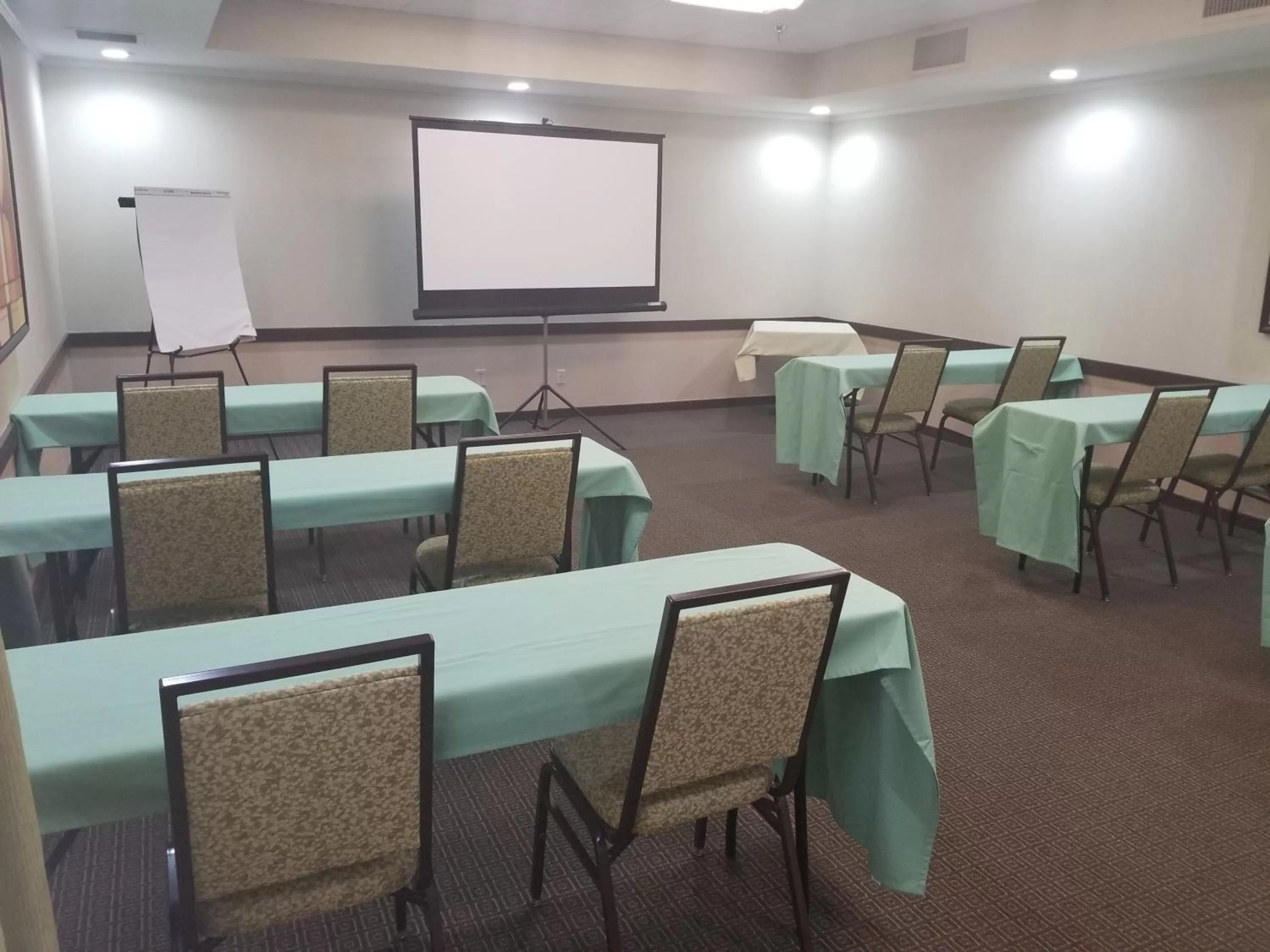 Meeting/conference room in Holiday Inn Express Little Rock-Airport by IHG