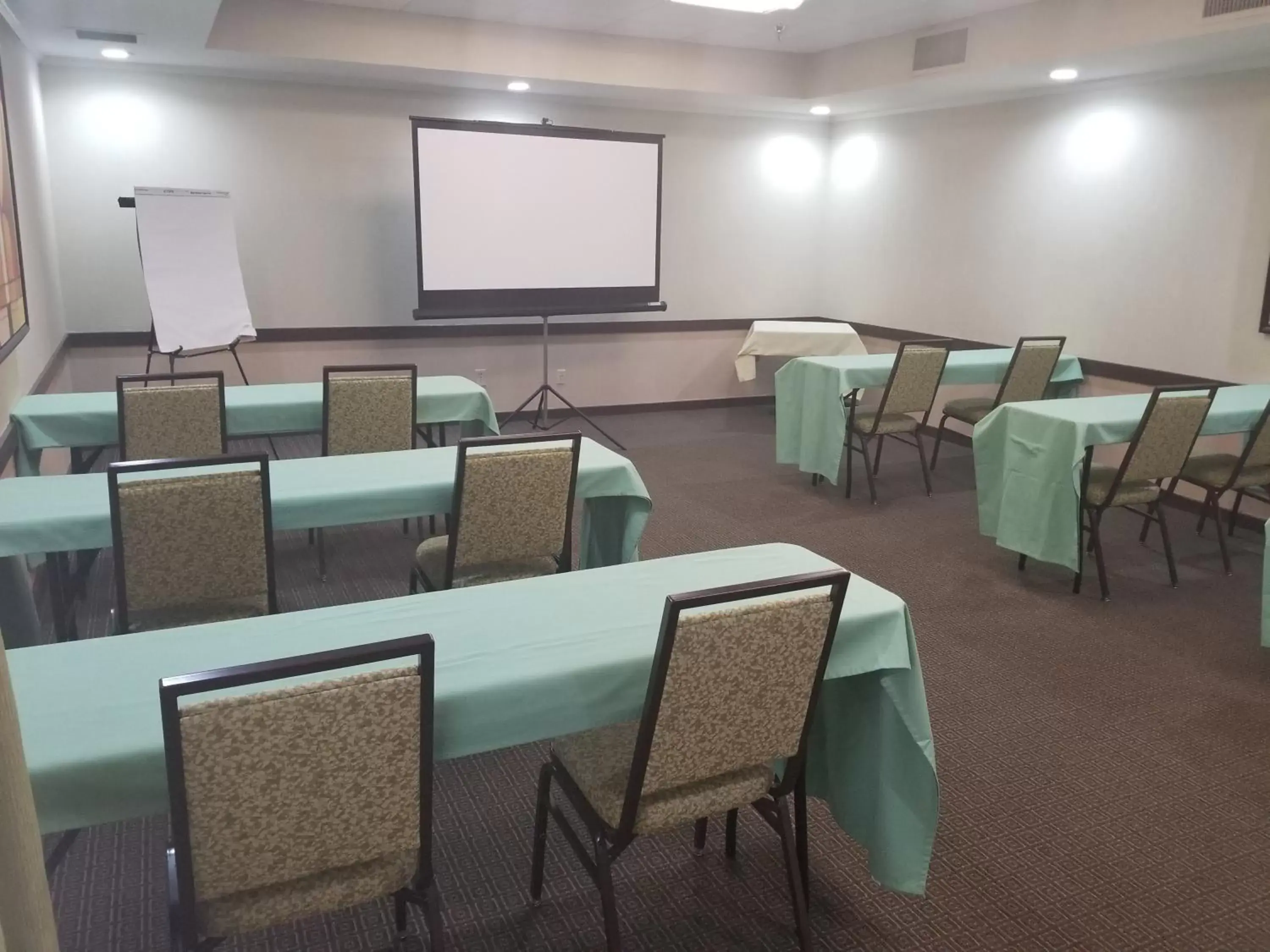 Meeting/conference room in Holiday Inn Express Little Rock-Airport, an IHG Hotel