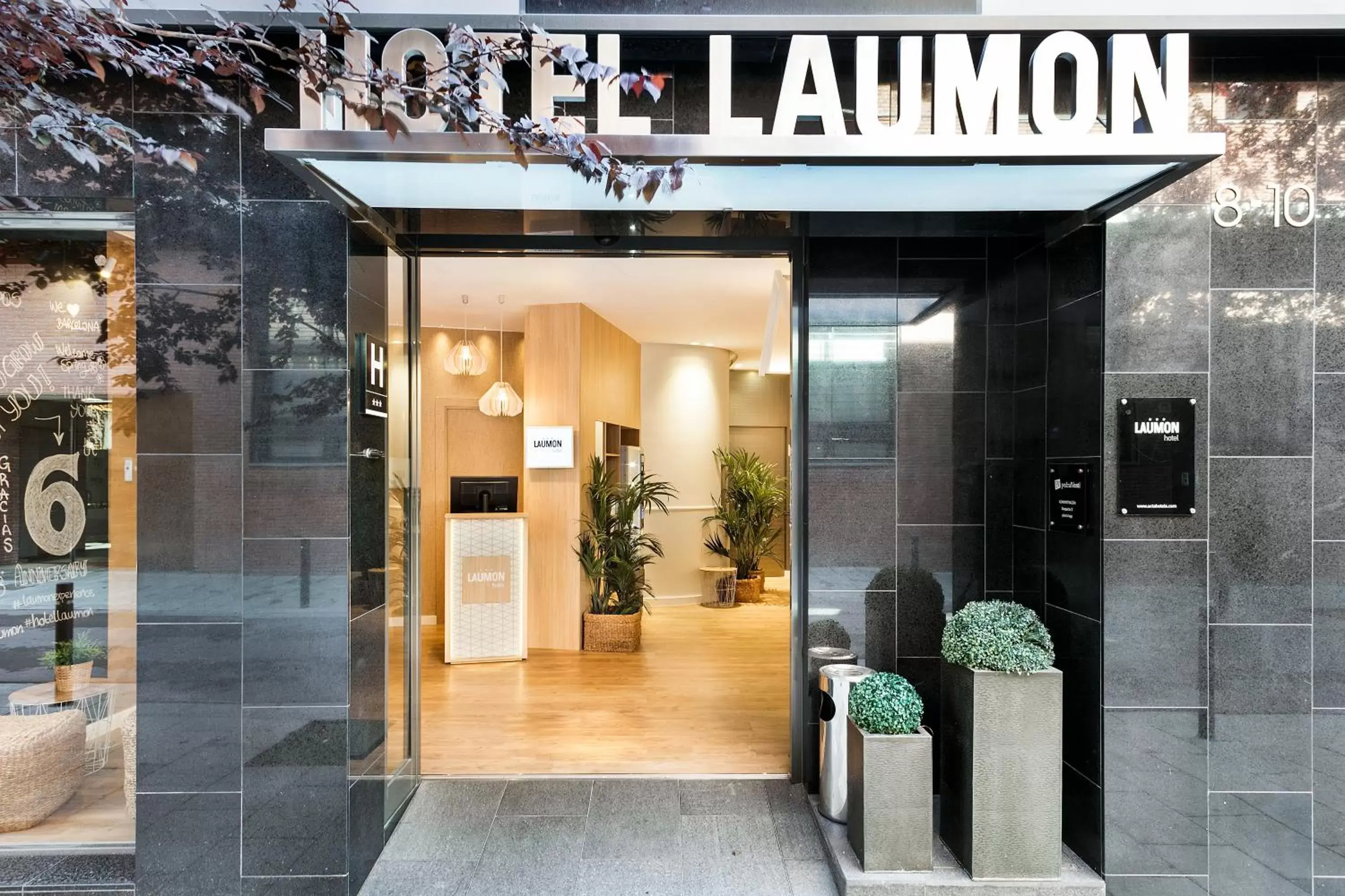 Facade/entrance in Hotel Acta Laumon
