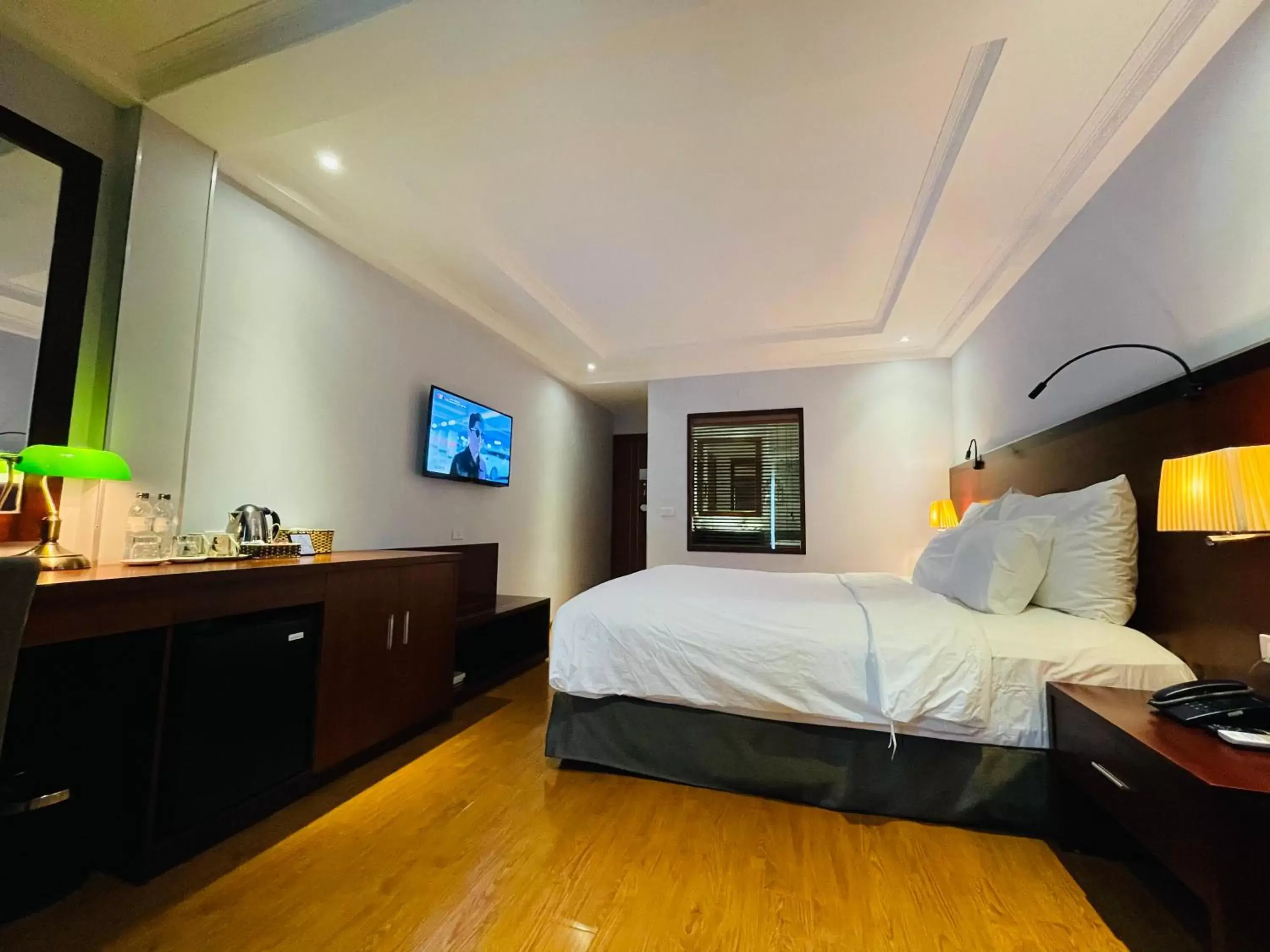 Bedroom, TV/Entertainment Center in The Vancouver Hotel - Ninh Binh