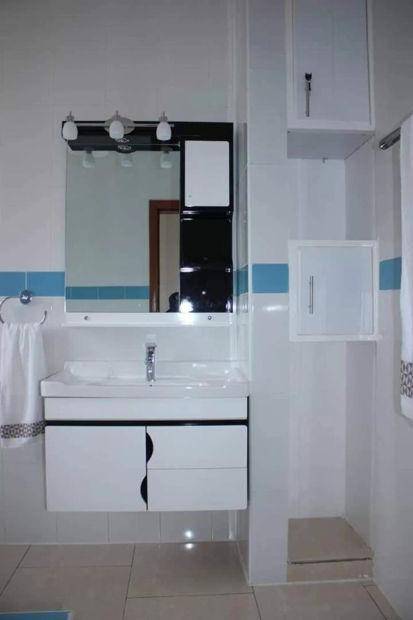 Bathroom in Hôtel Maisons-Sifa