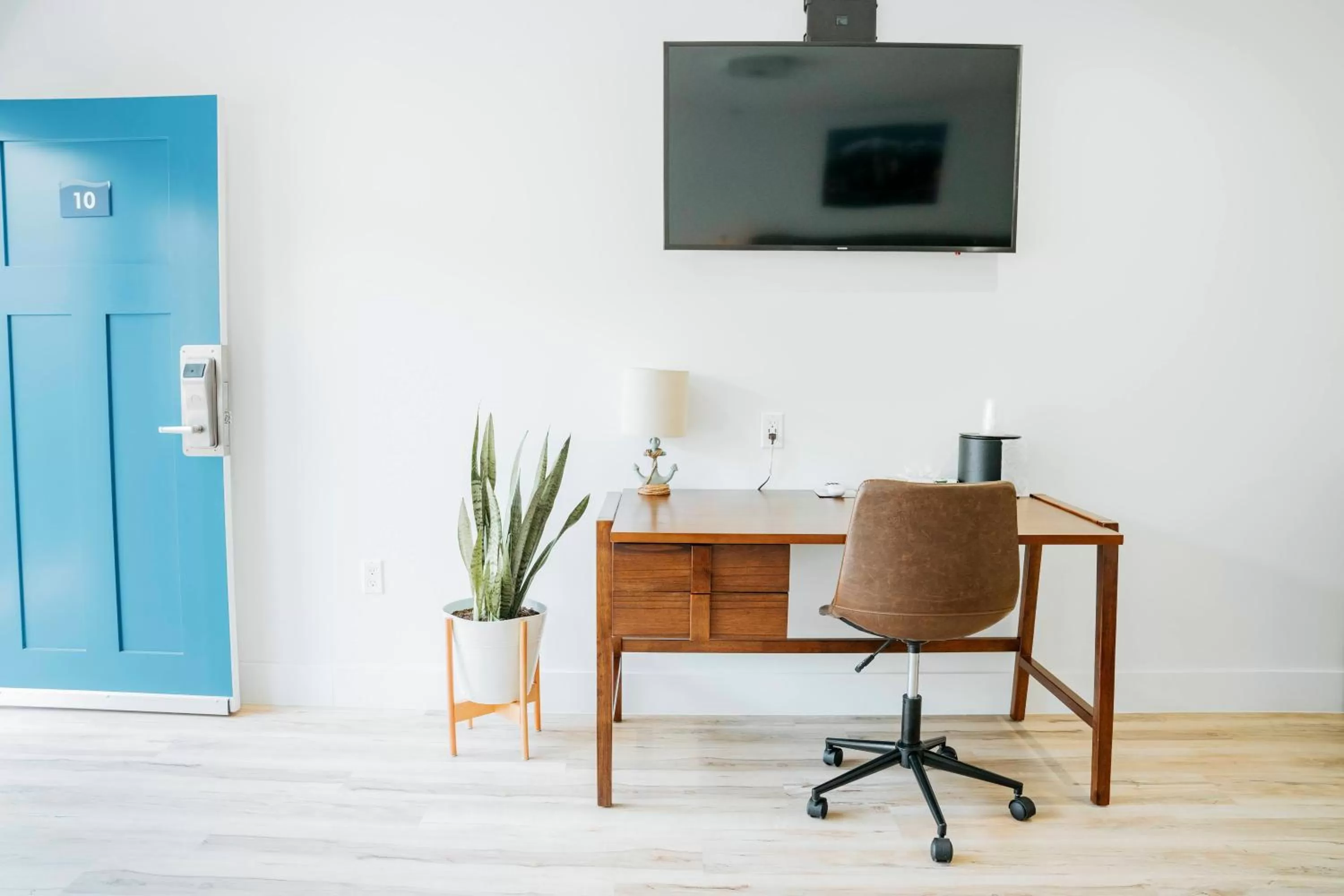 The Belmont Shore Inn