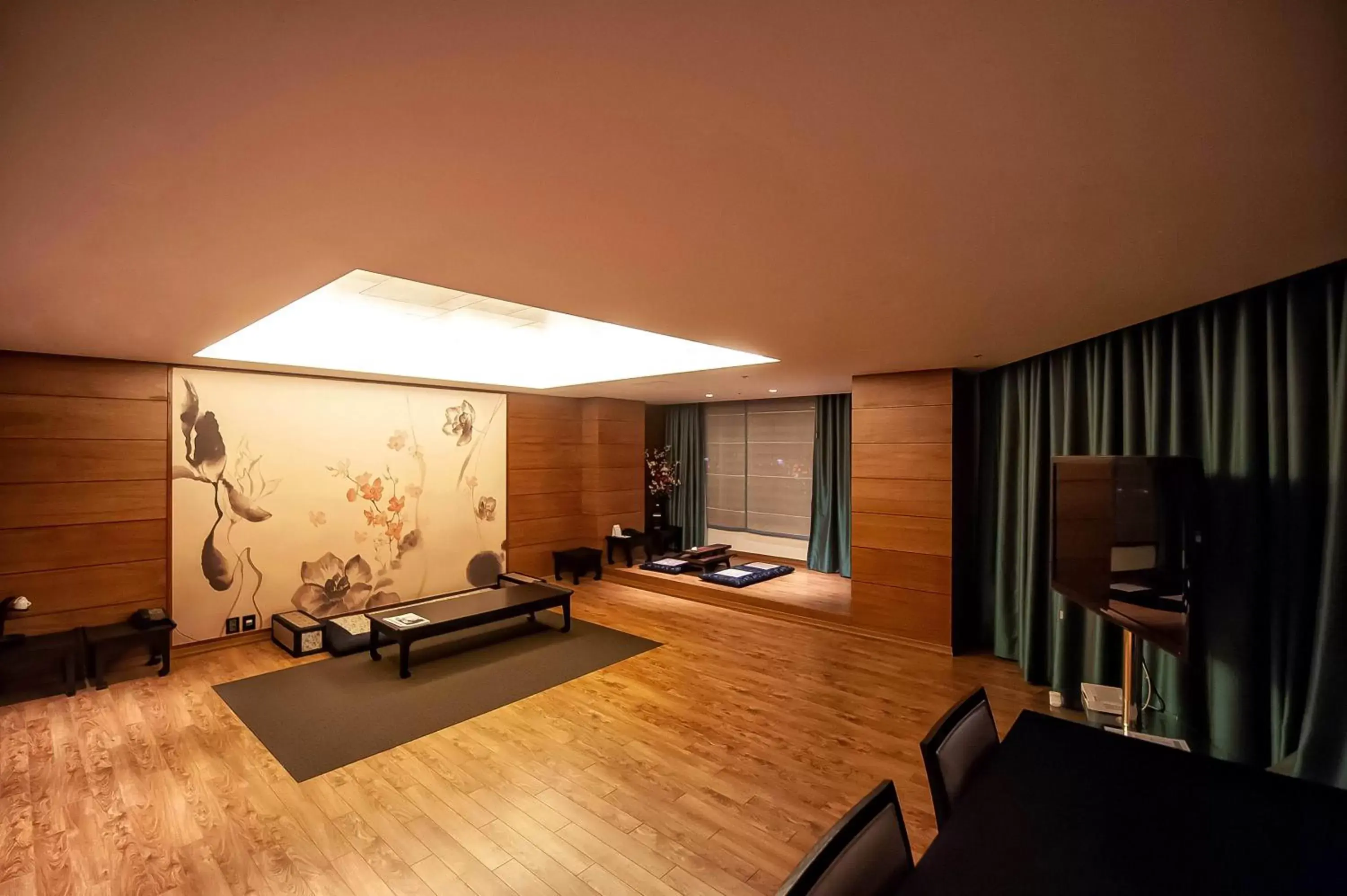 Photo of the whole room, Fitness Center/Facilities in Holiday Inn Gwangju, an IHG Hotel