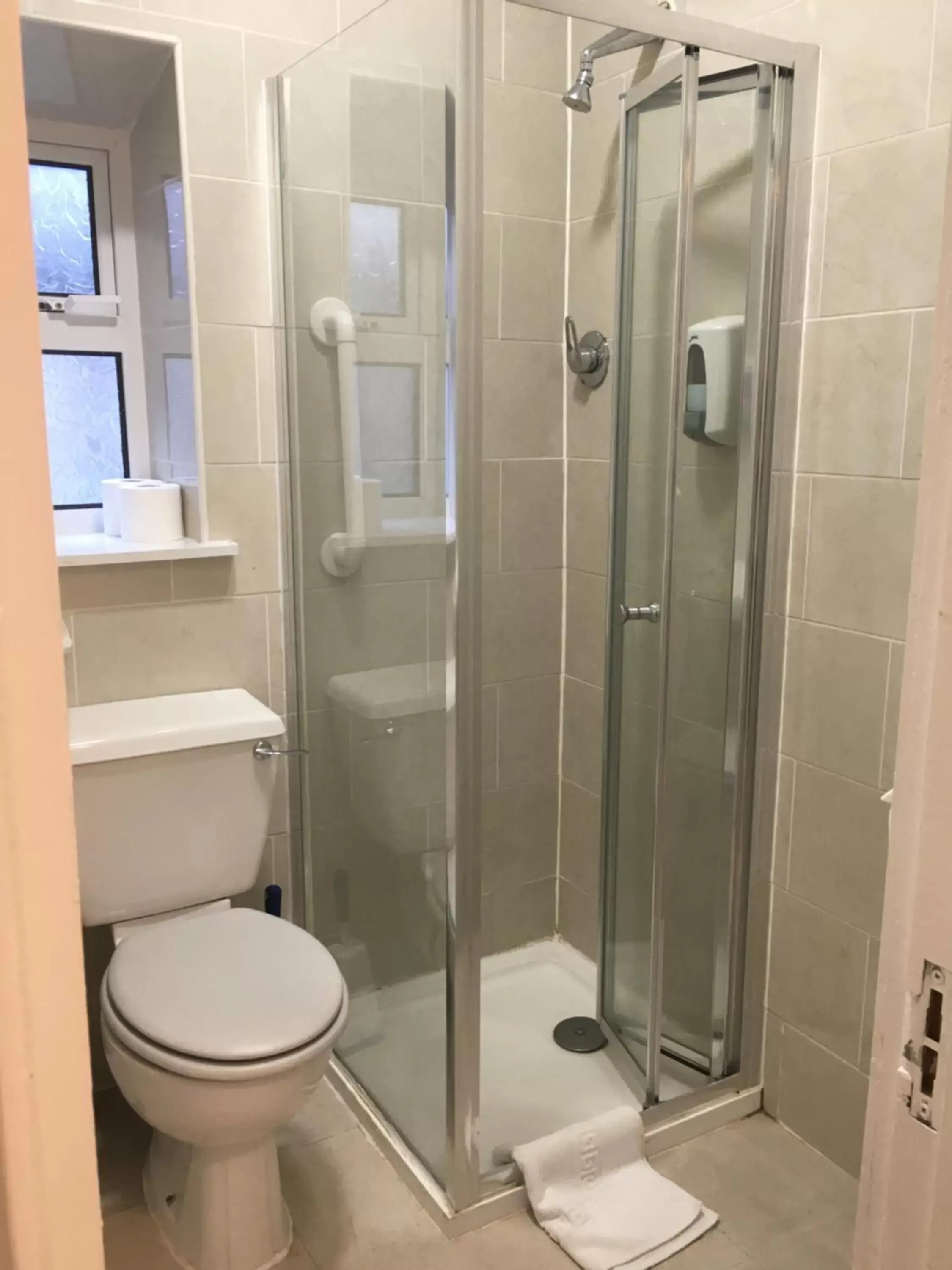 Shower, Bathroom in Tynte House