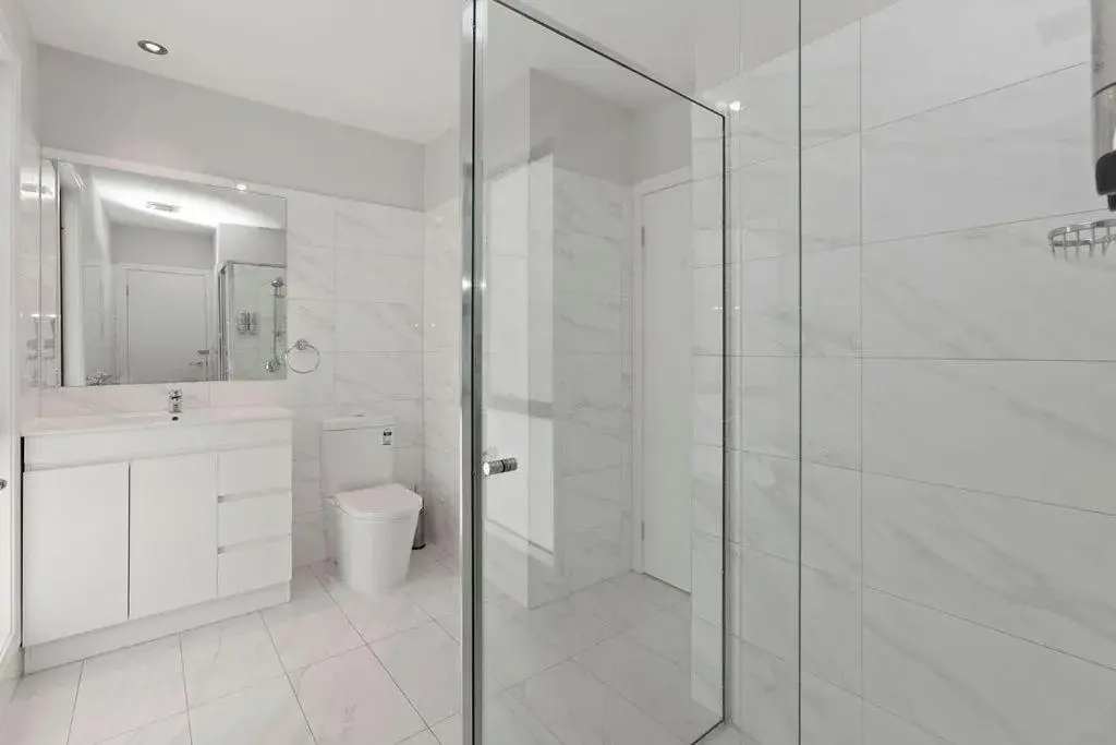 Bathroom in Apollo Bay Seal Apartments