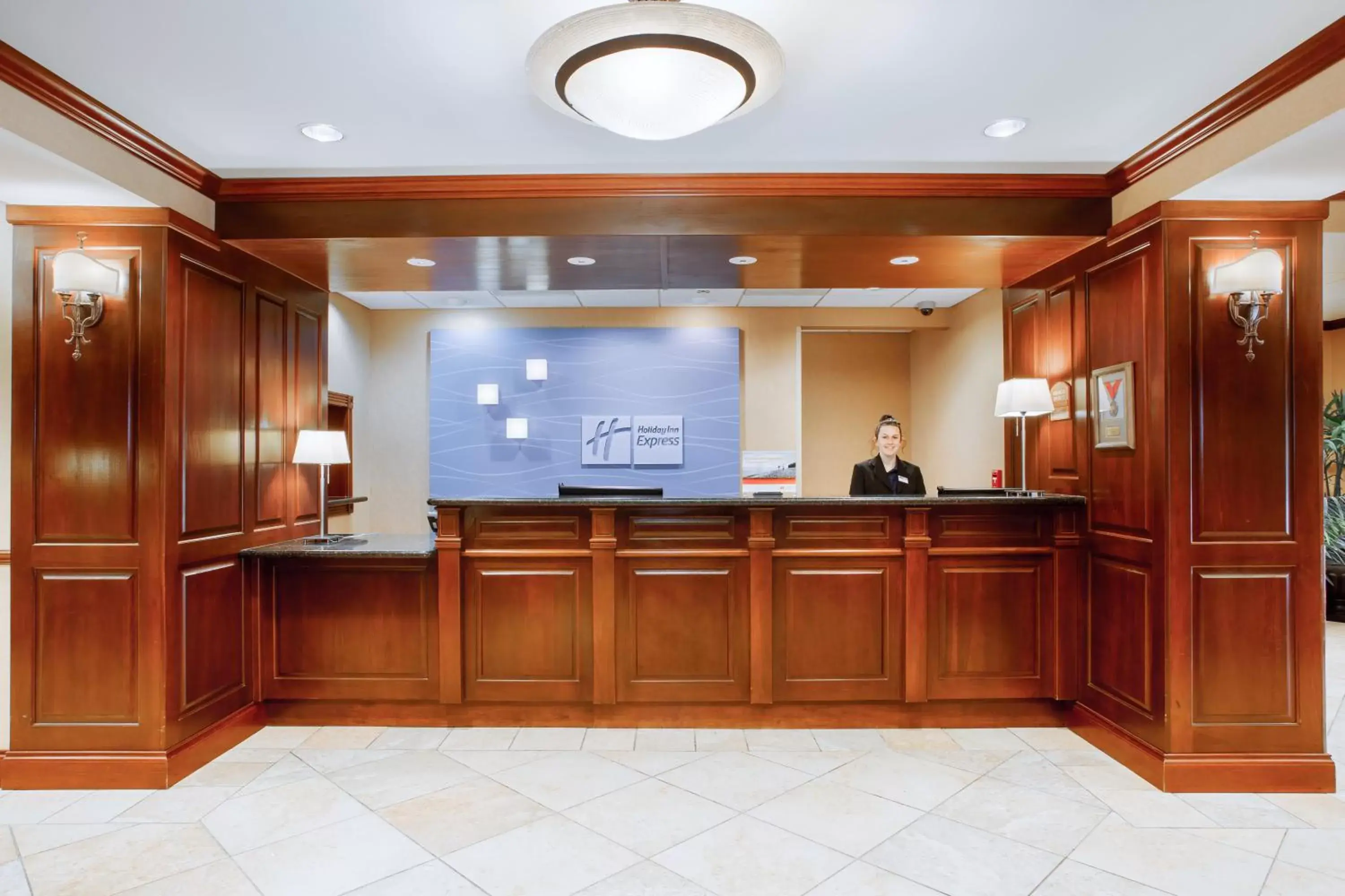 Property building, Lobby/Reception in Holiday Inn Express & Suites Bloomington, an IHG Hotel